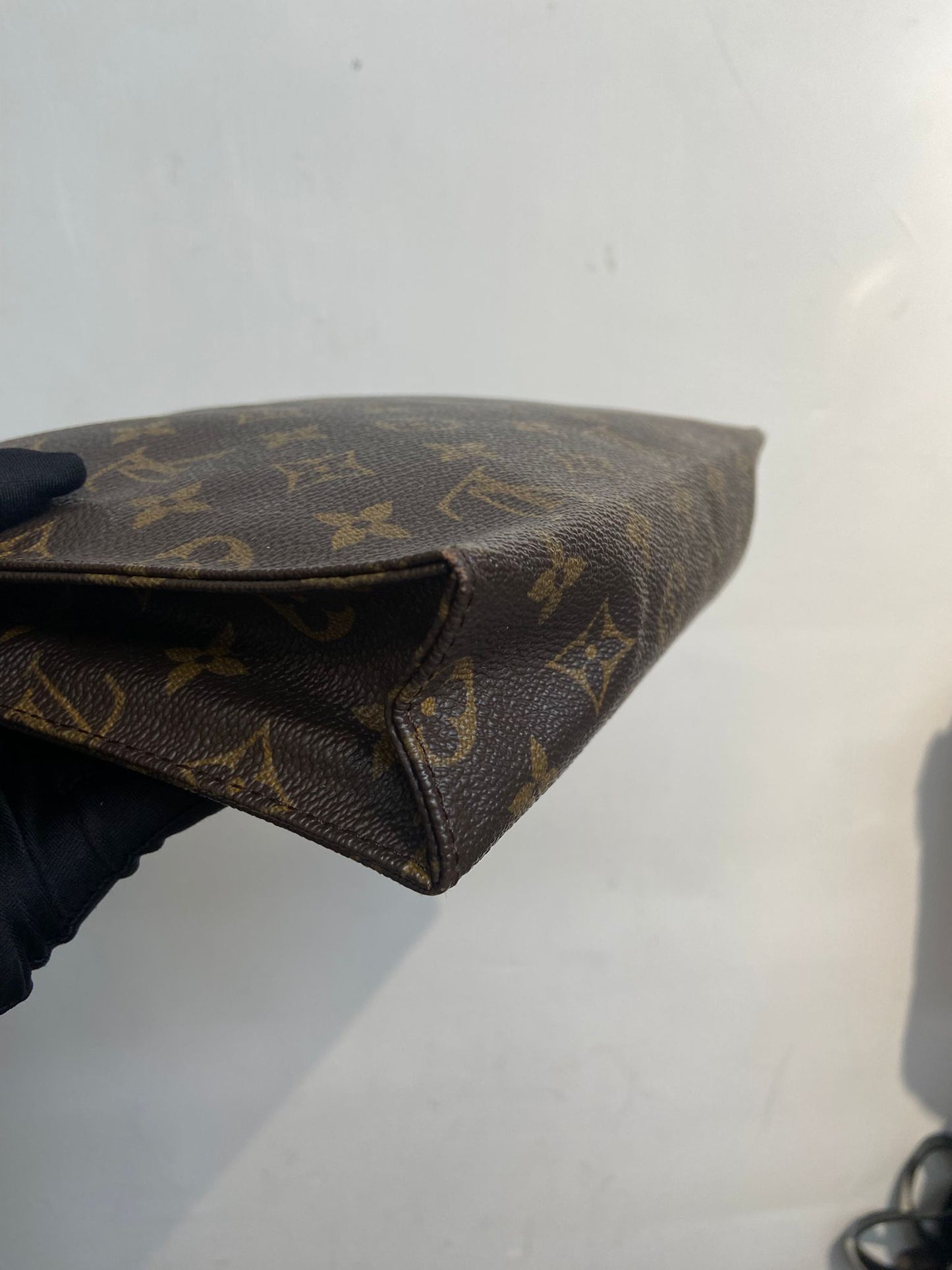 LV POUCH 洗漱包