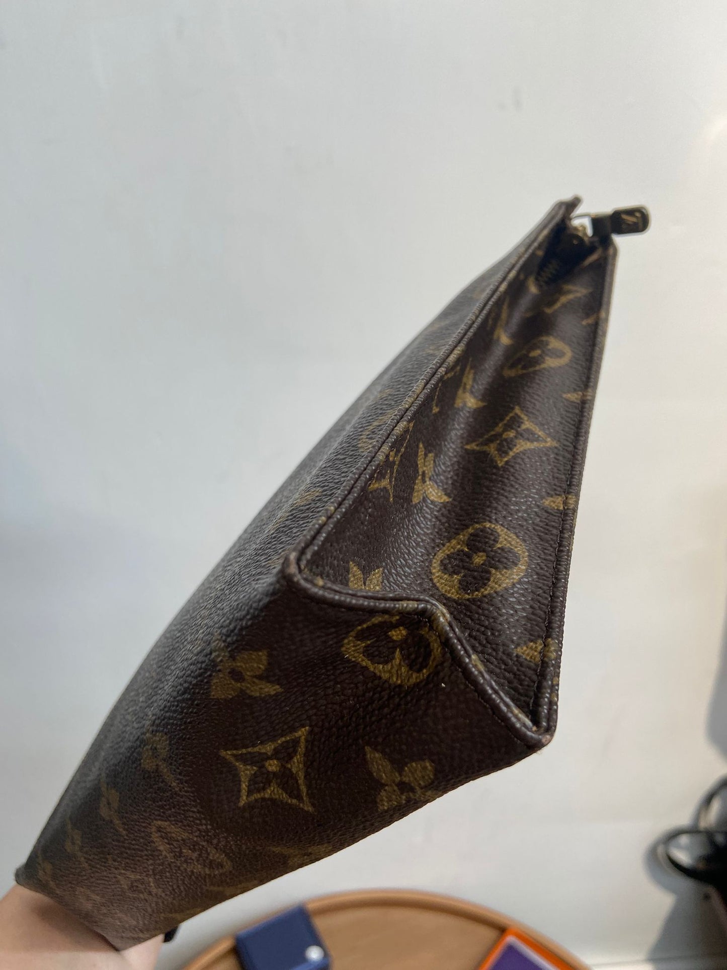 LV POUCH 洗漱包