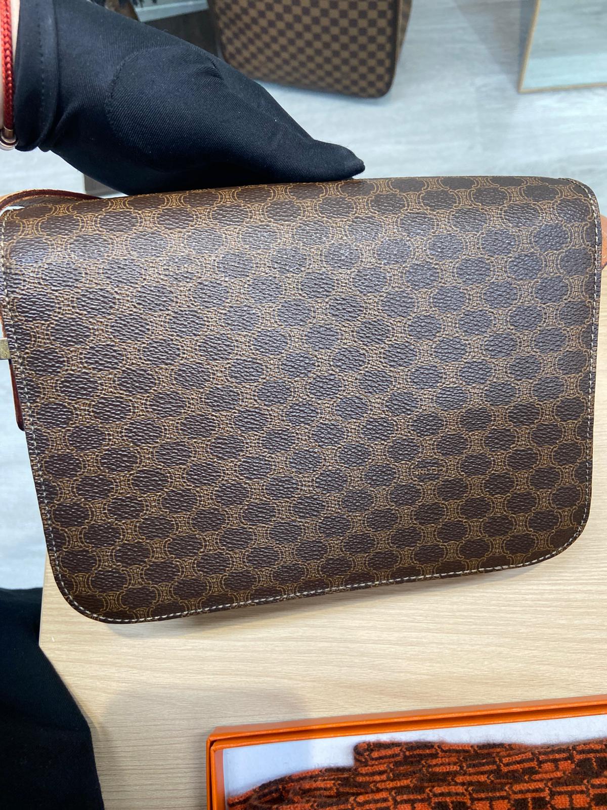 Celine 老花馬車扣 Box 空姐包