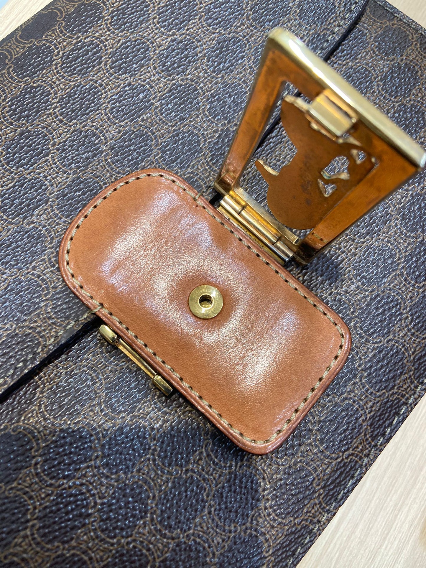 Celine 老花馬車扣 Box 空姐包