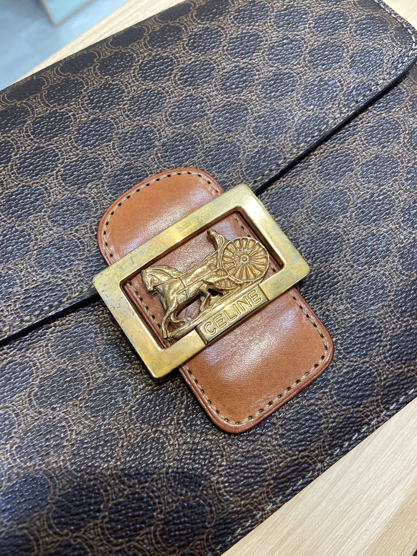 Celine 老花馬車扣 Box 空姐包