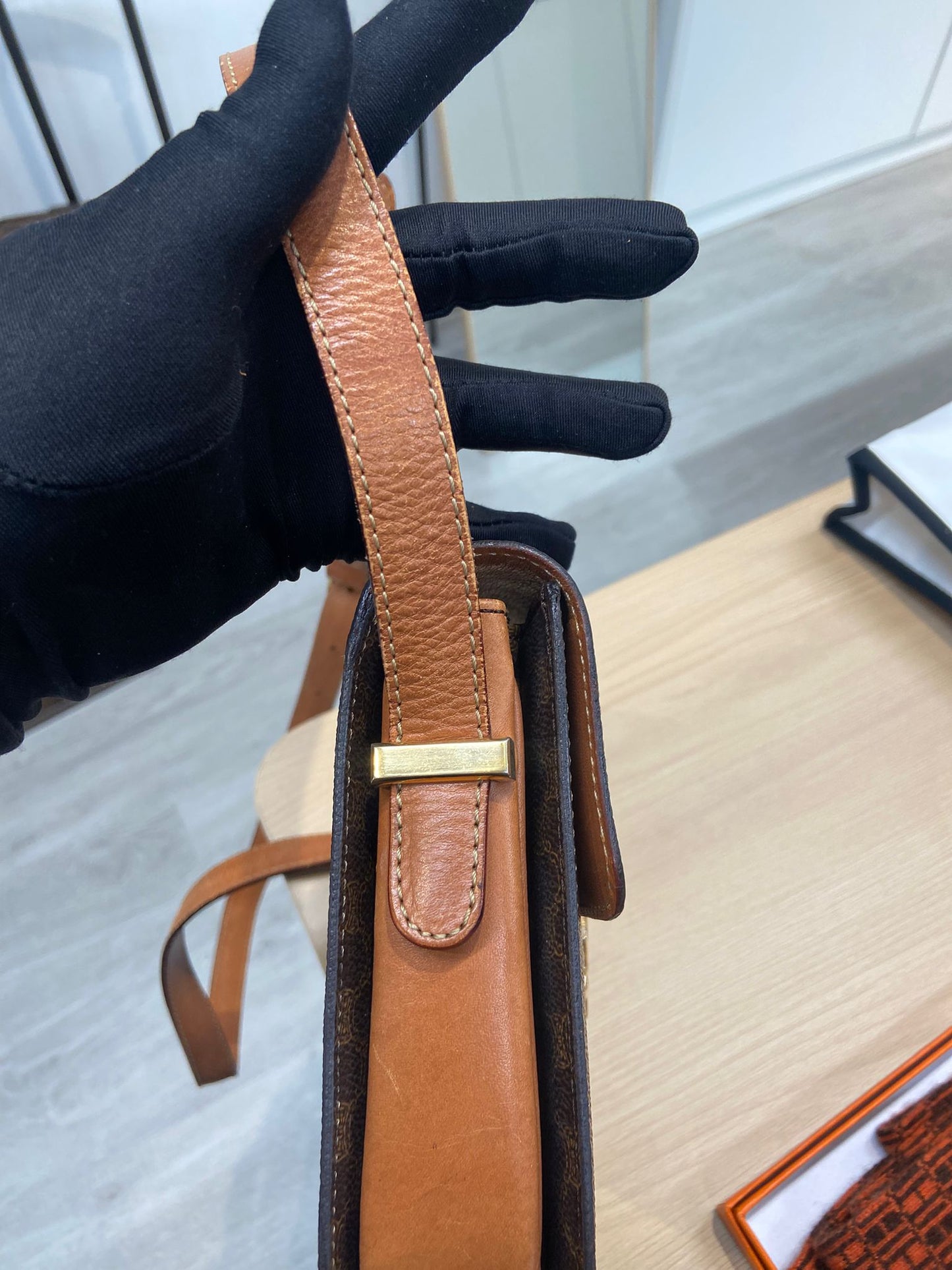 Celine 老花馬車扣 Box 空姐包