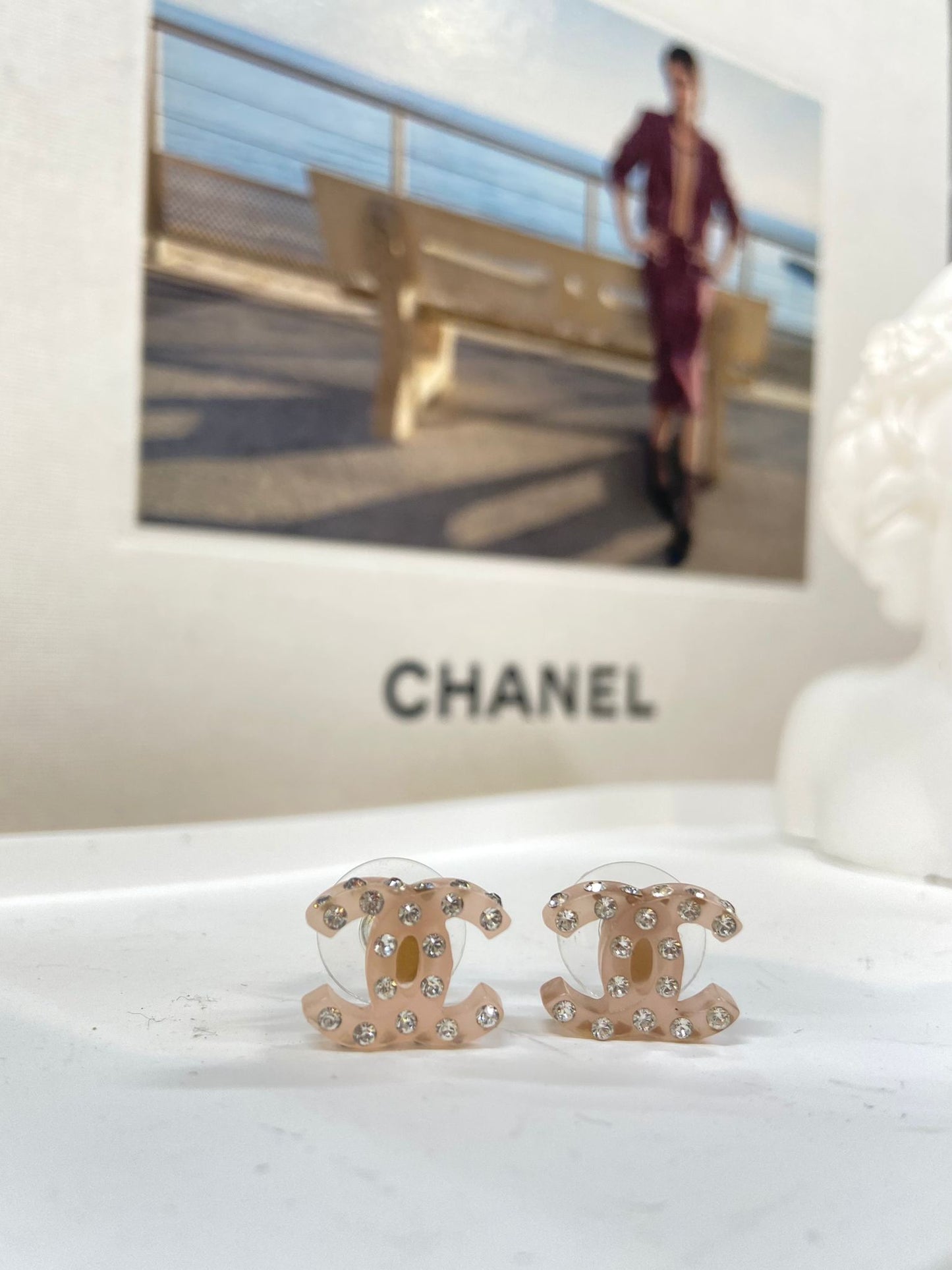 CHANEL Logo粉色閃石耳環