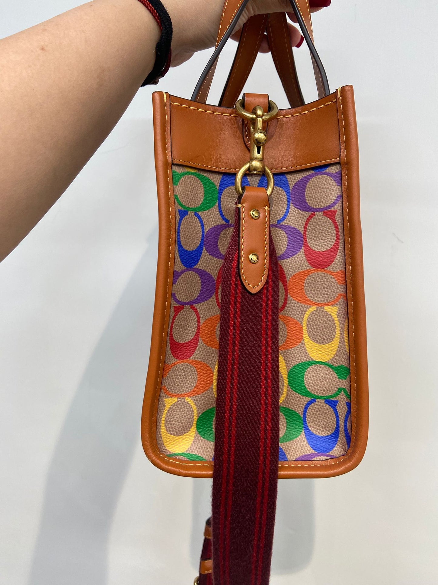 Coach 🌈彩字logo tote small