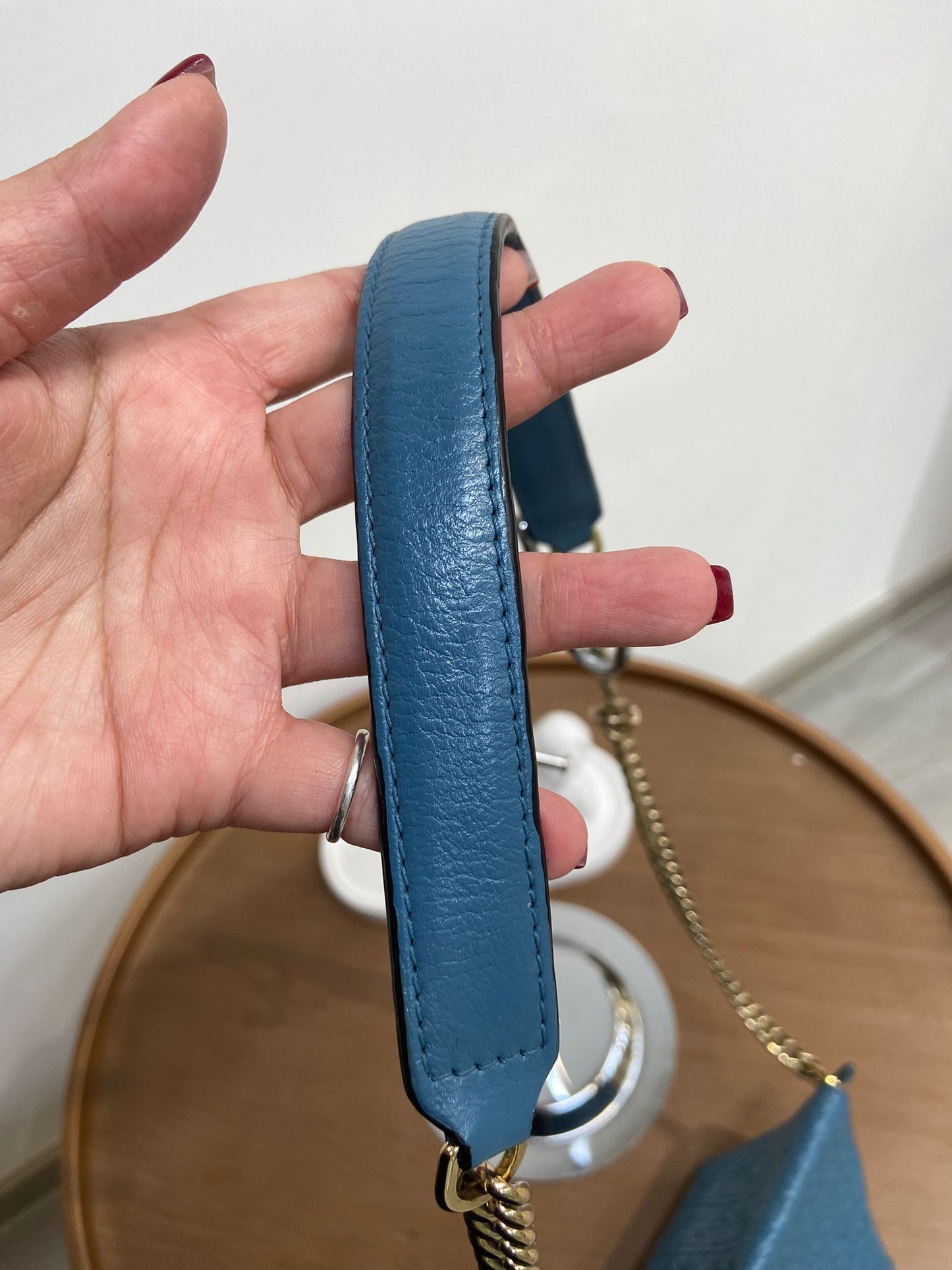 LOEWE Avenue 壓花logo鏈條袋