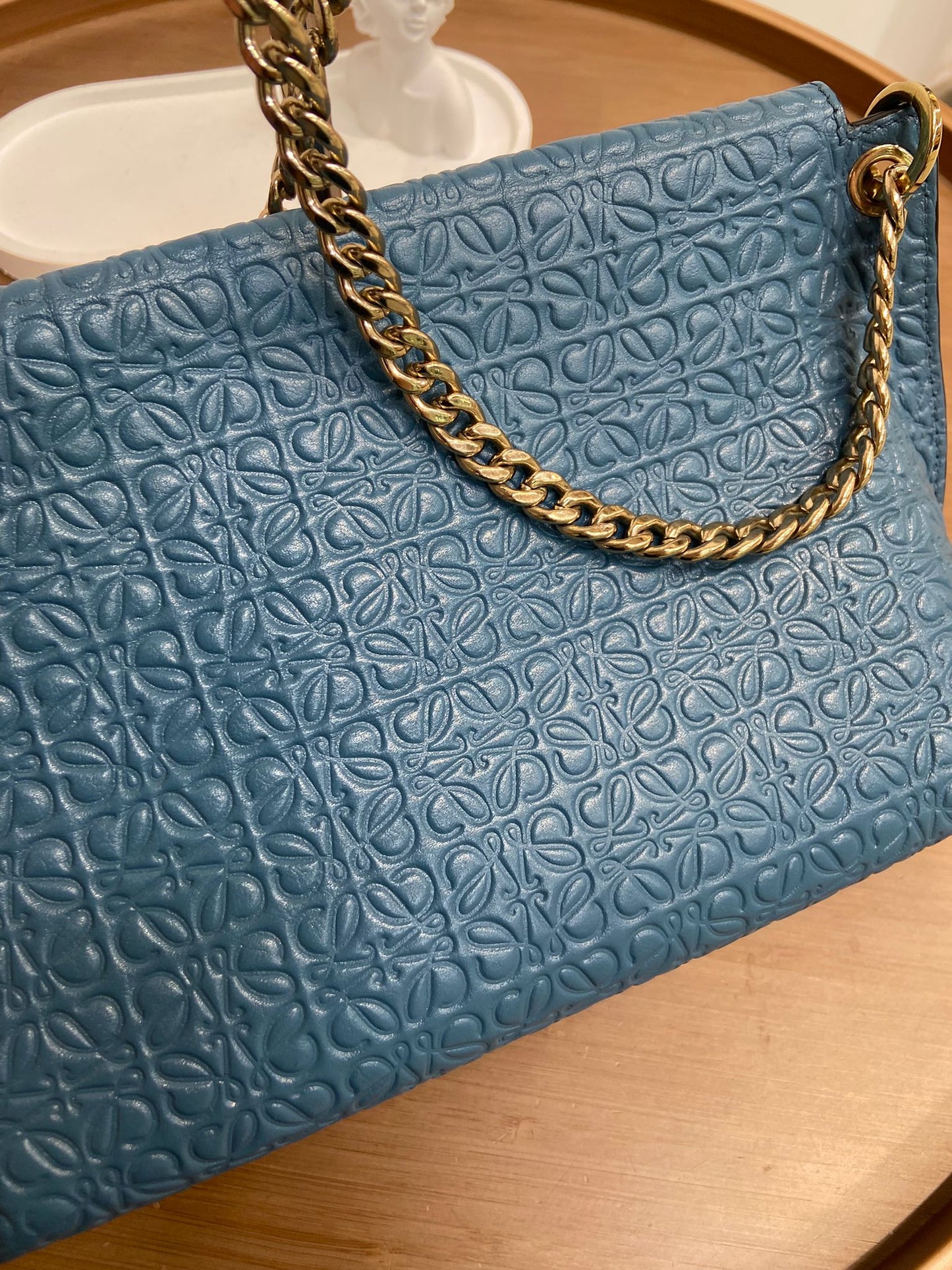 LOEWE Avenue 壓花logo鏈條袋