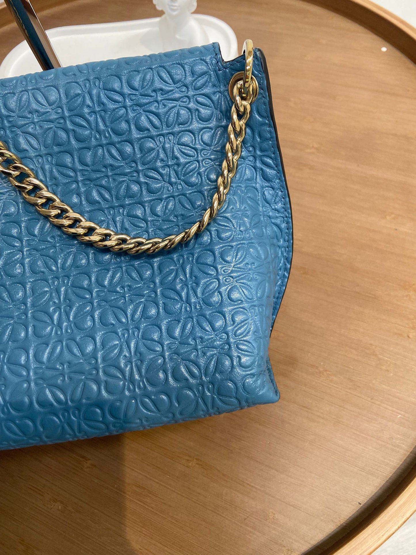LOEWE Avenue 壓花logo鏈條袋