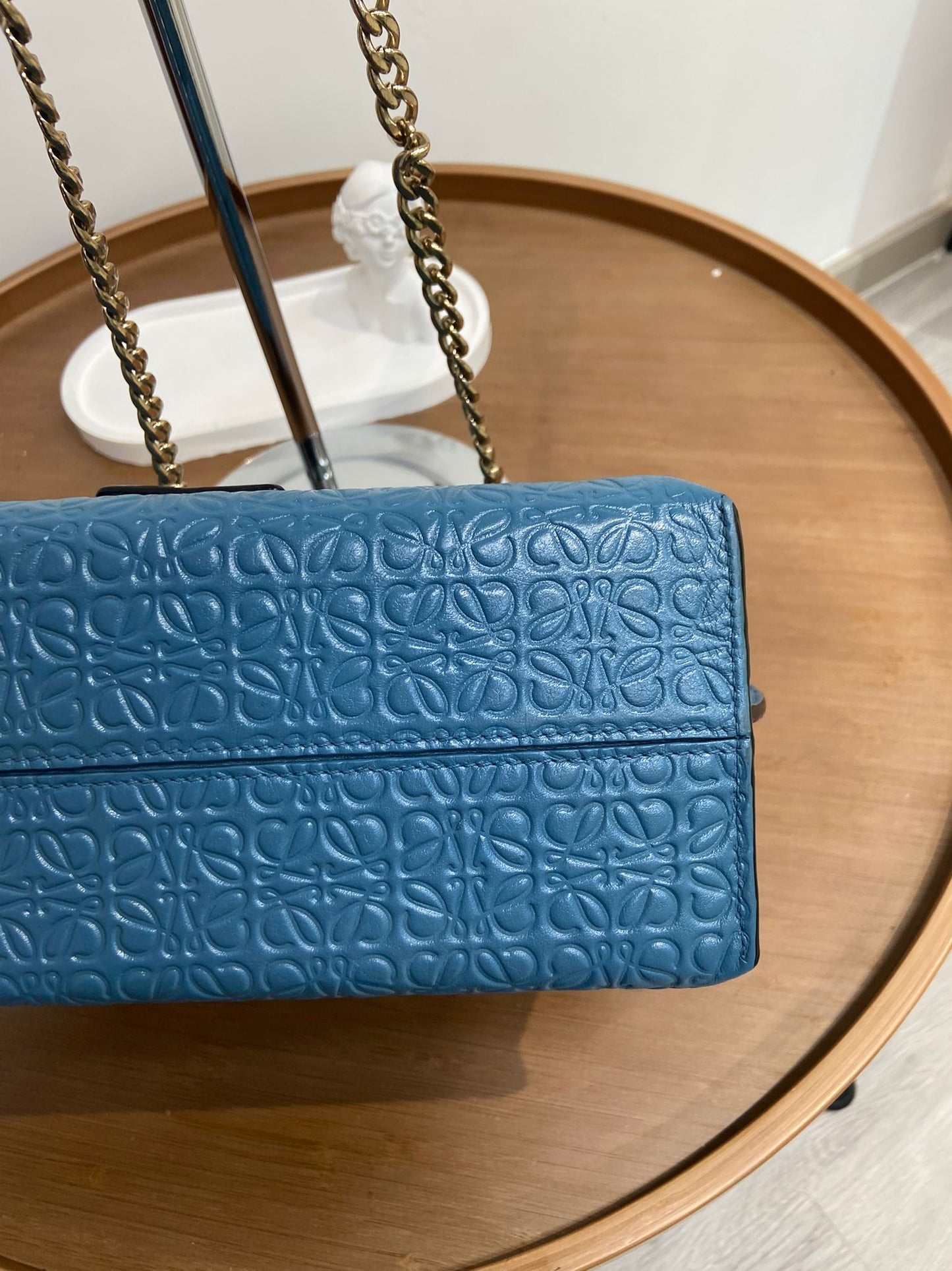LOEWE Avenue 壓花logo鏈條袋
