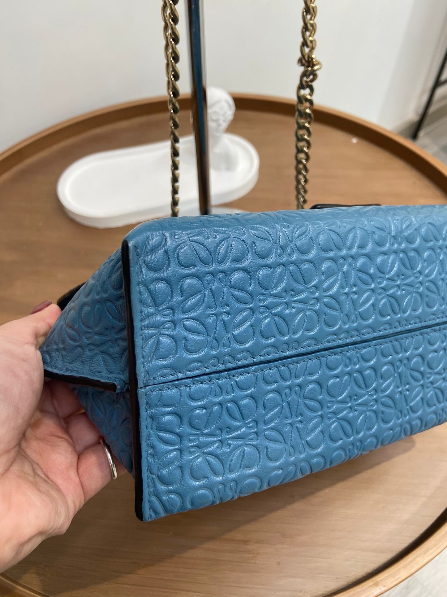 LOEWE Avenue 壓花logo鏈條袋