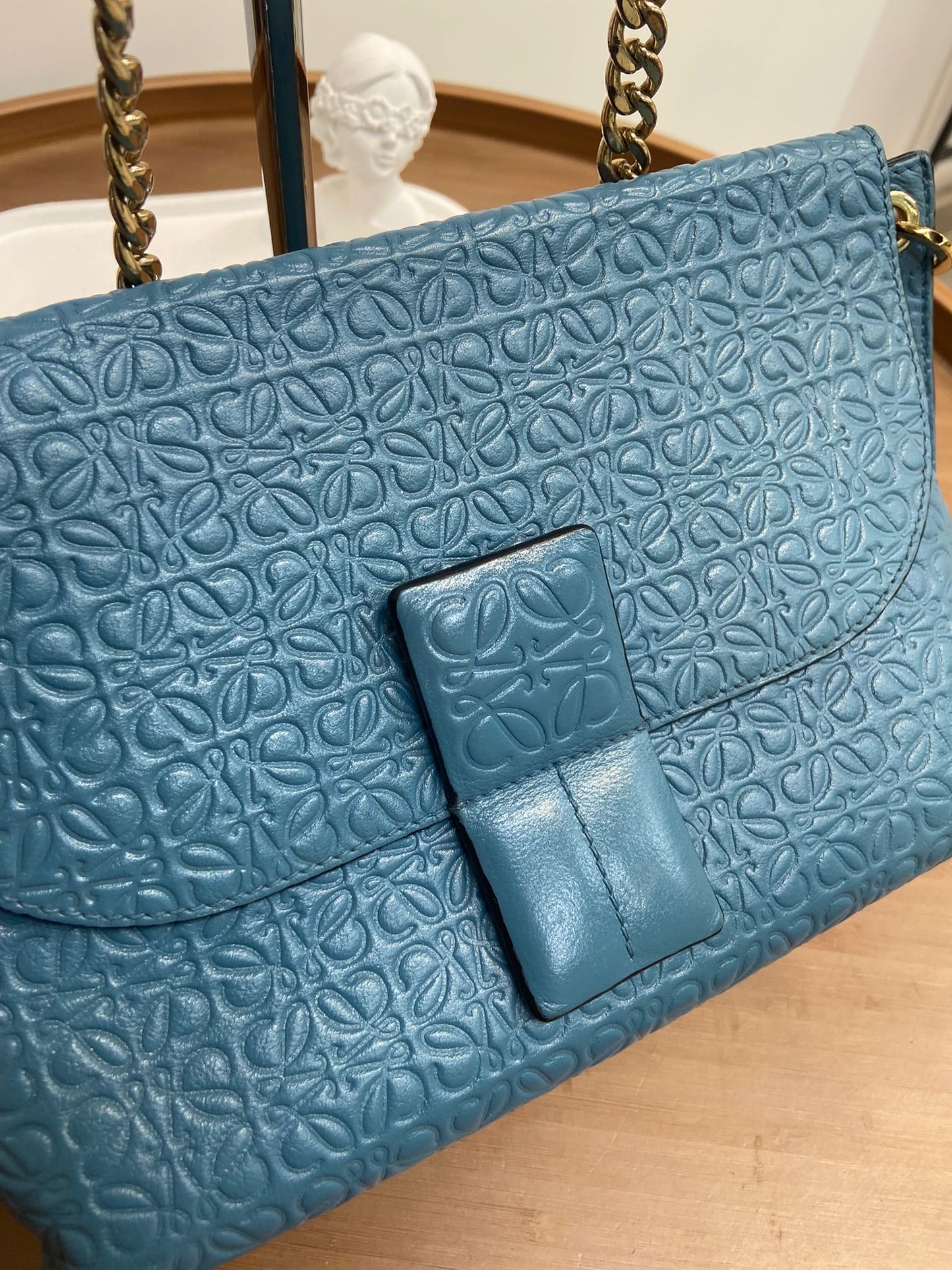 LOEWE Avenue 壓花logo鏈條袋
