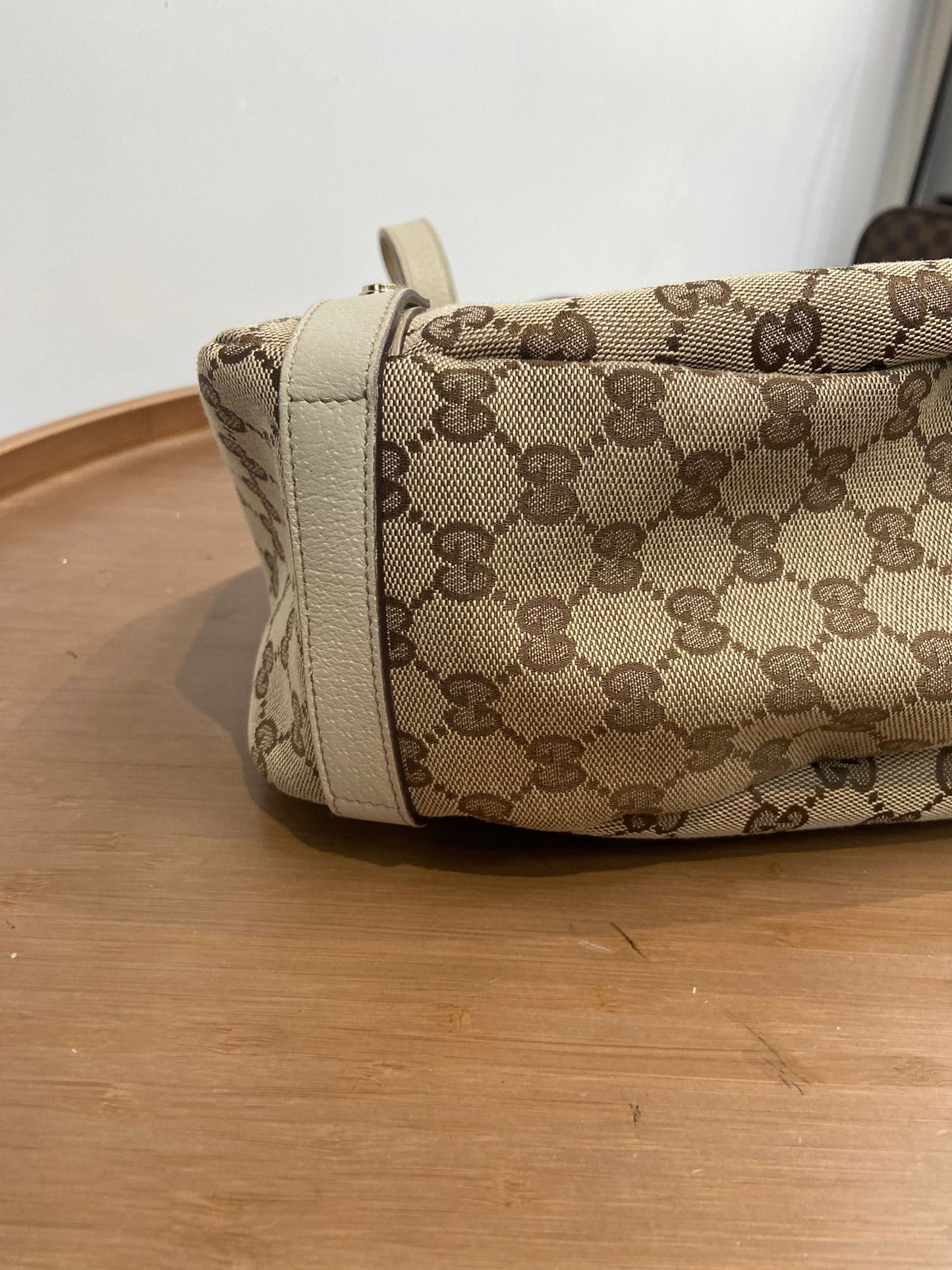 Gucci 老花單肩袋