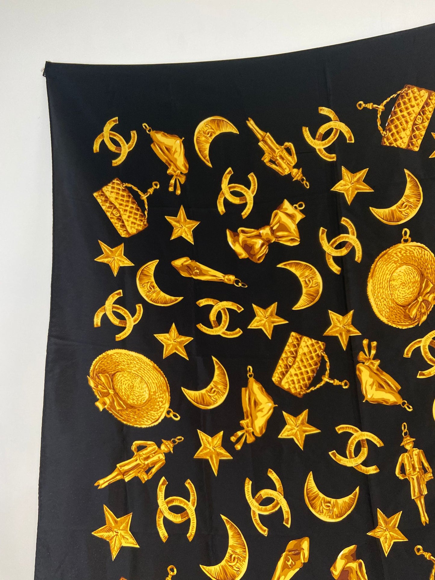 CHANEL 黑金絲巾
