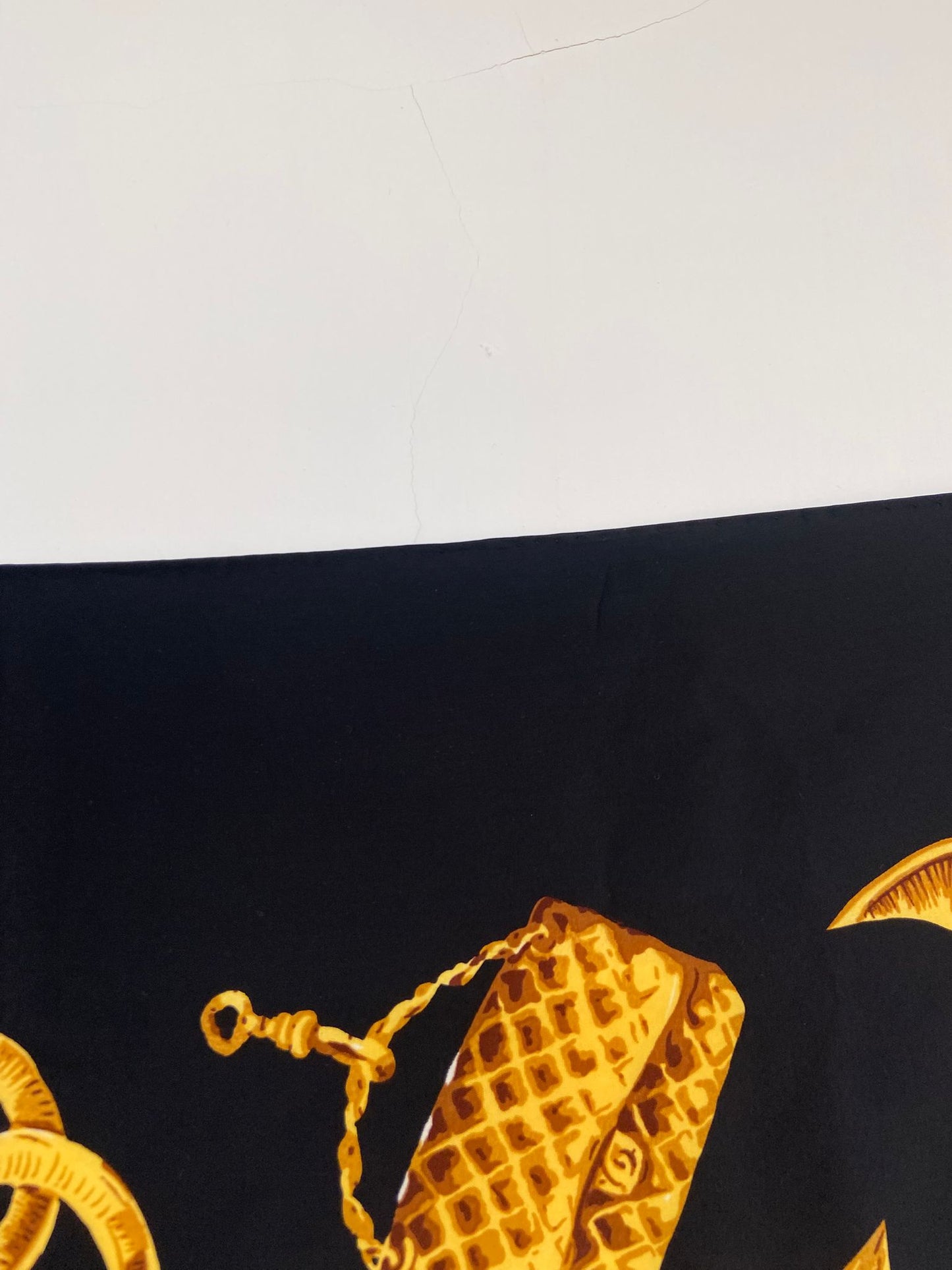 CHANEL 黑金絲巾