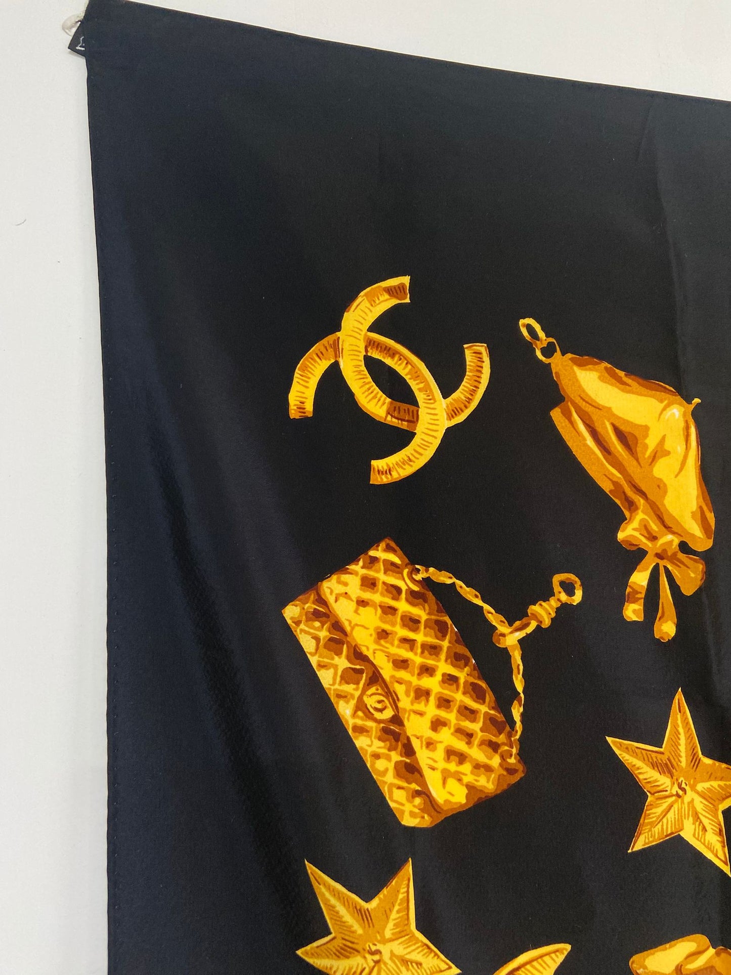 CHANEL 黑金絲巾