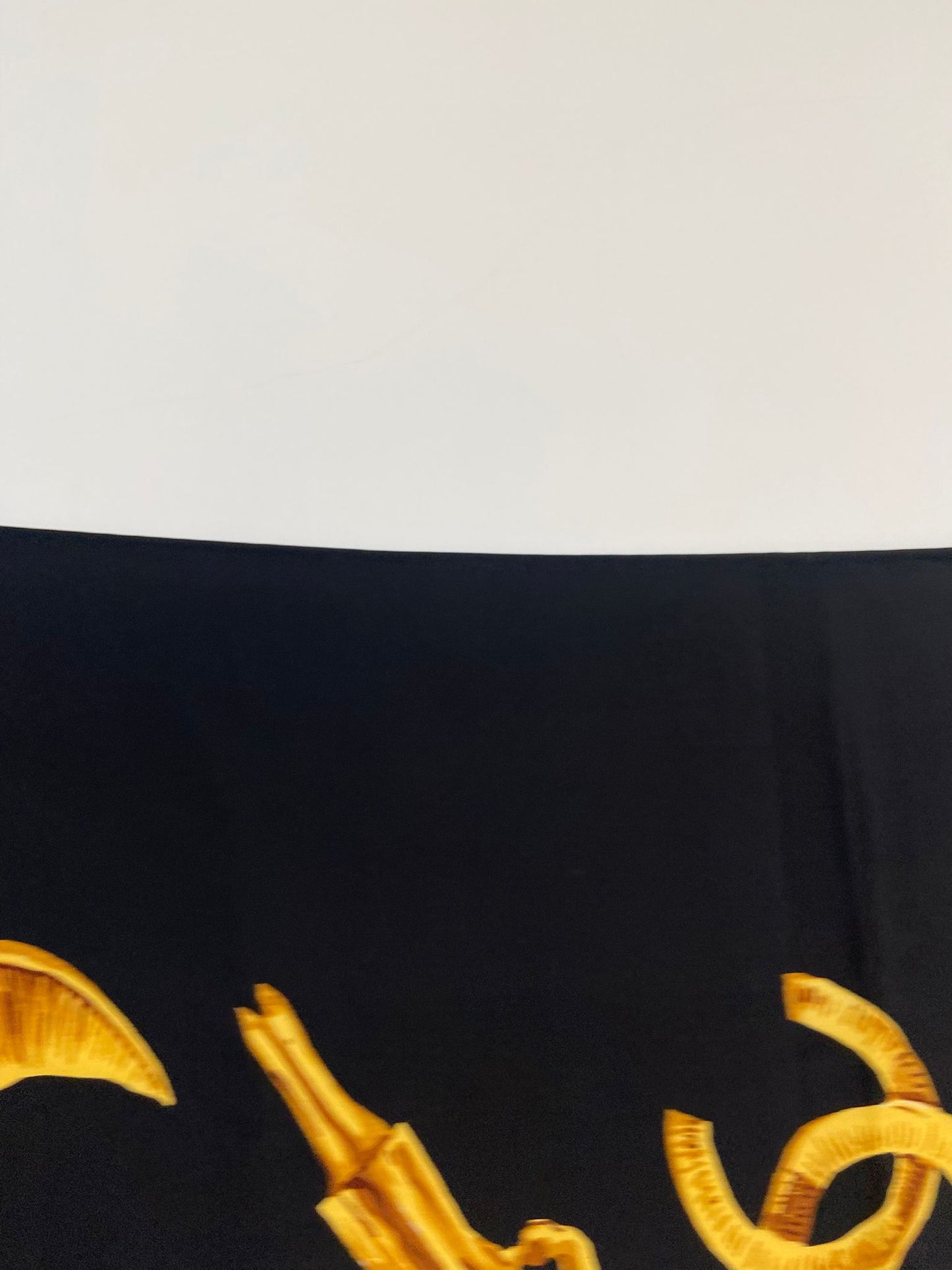 CHANEL 黑金絲巾