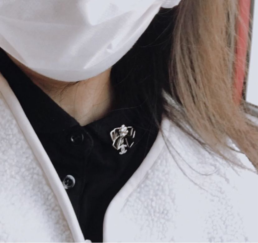 CHANEL 山茶花蝴蝶結 心口針