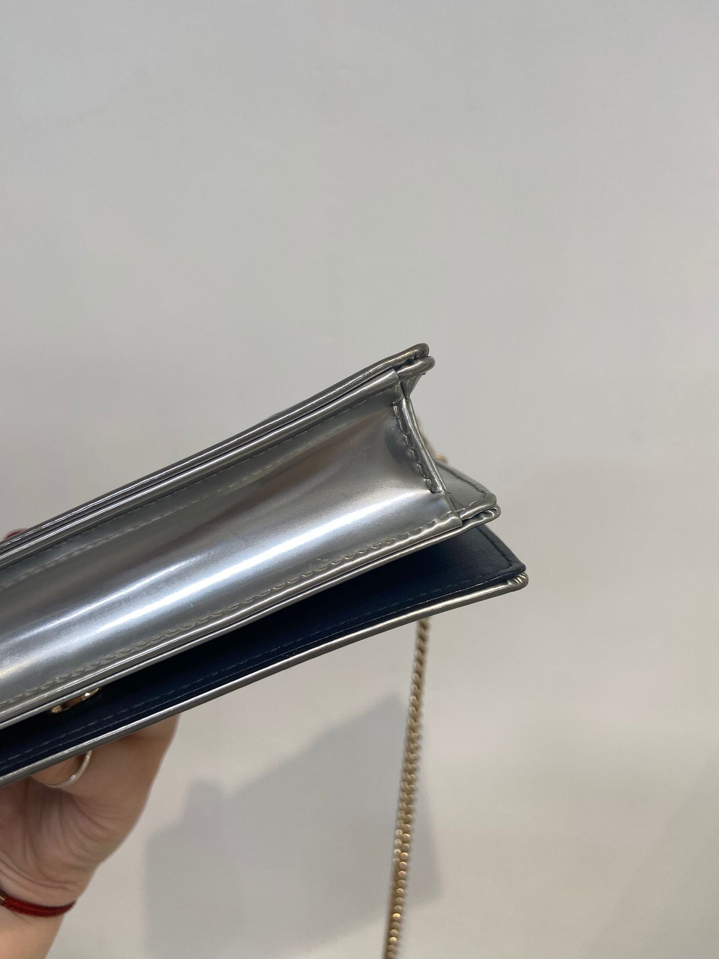 DIOR 銀色盾牌WOC