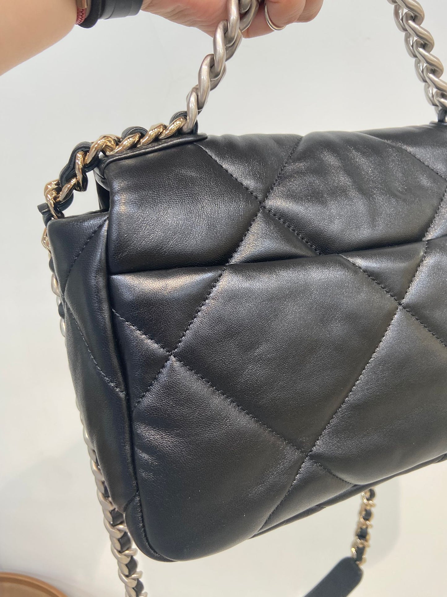 Chanel 19 small