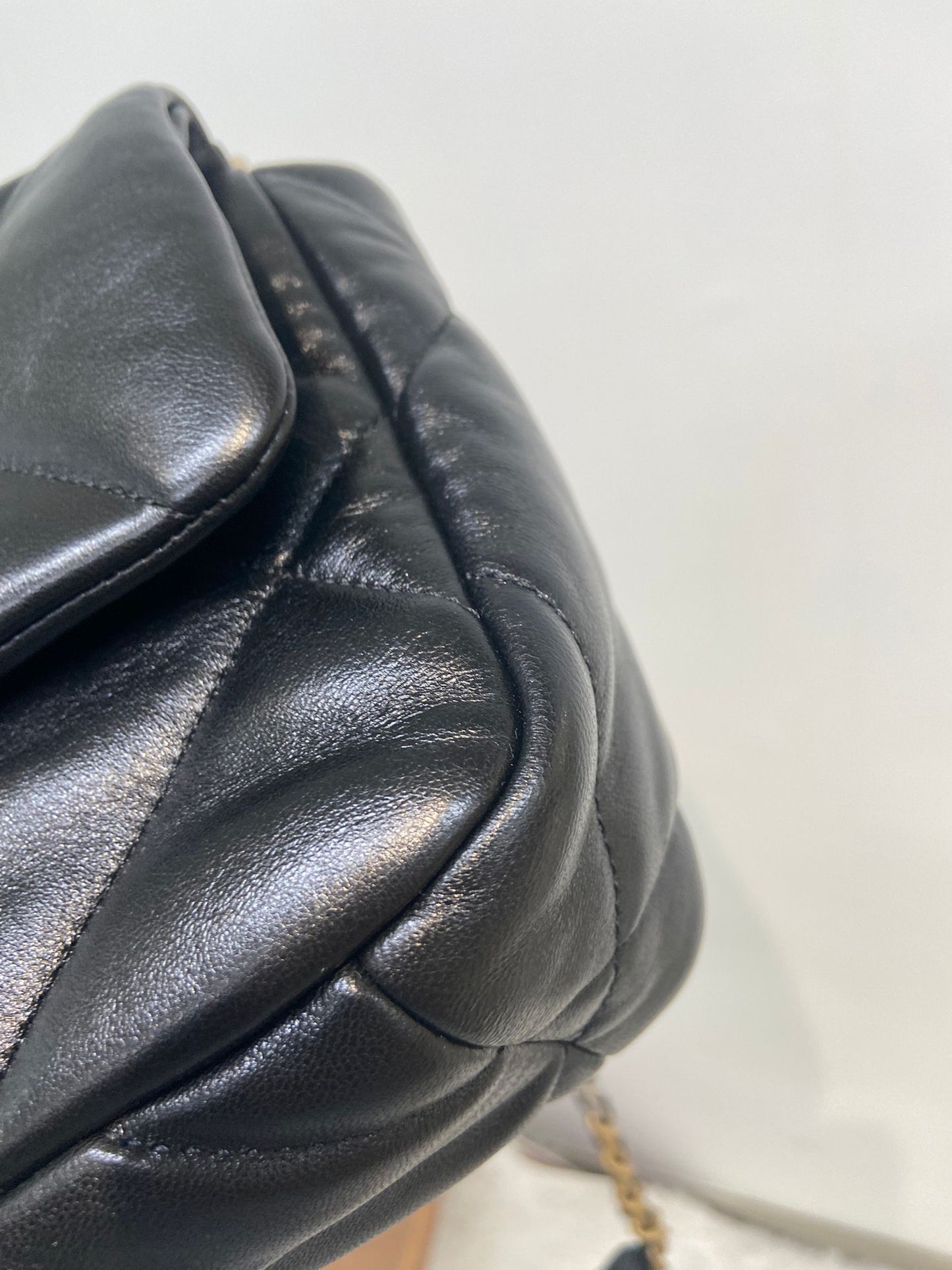 Chanel 19 small