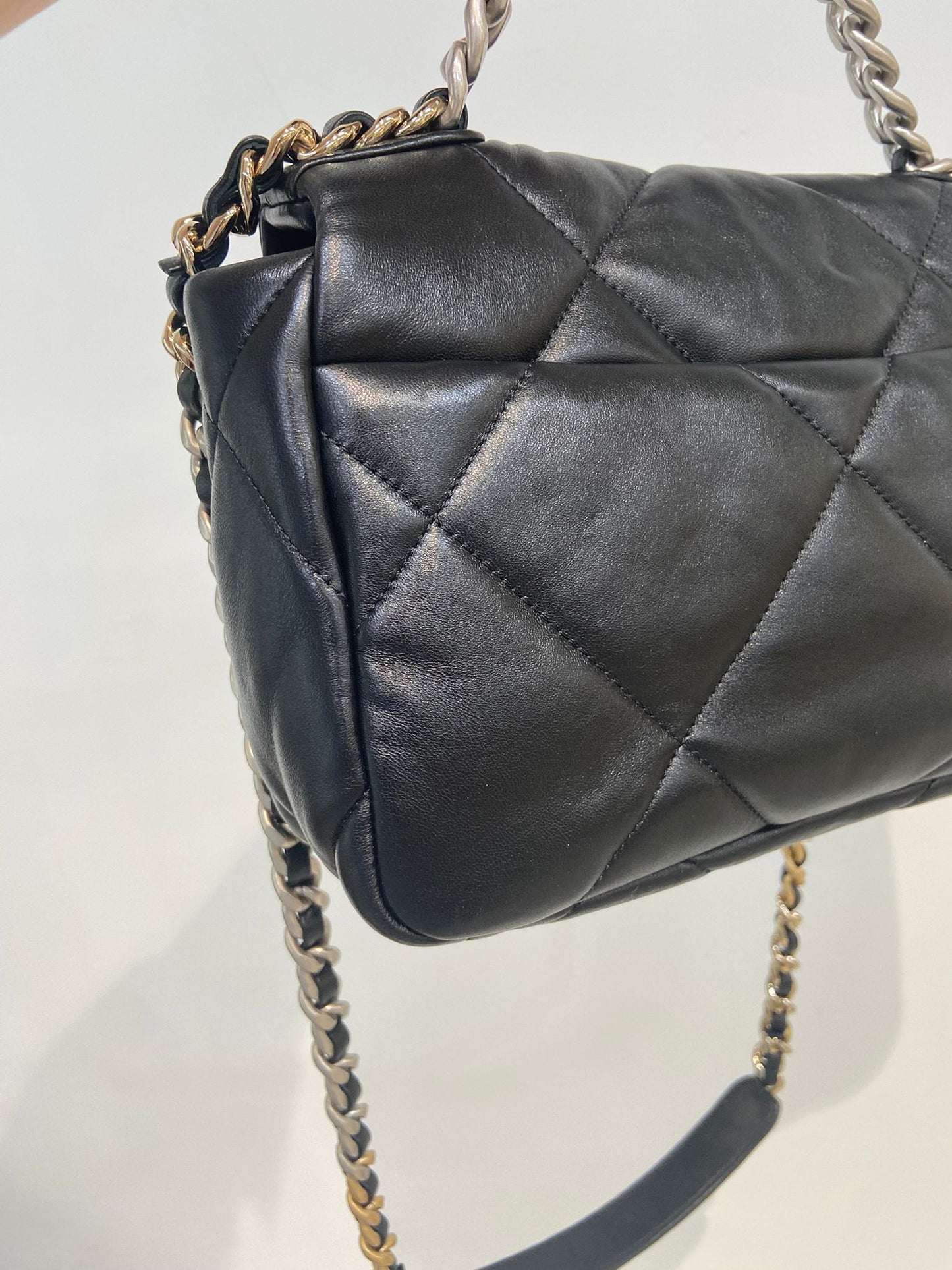 Chanel 19 small