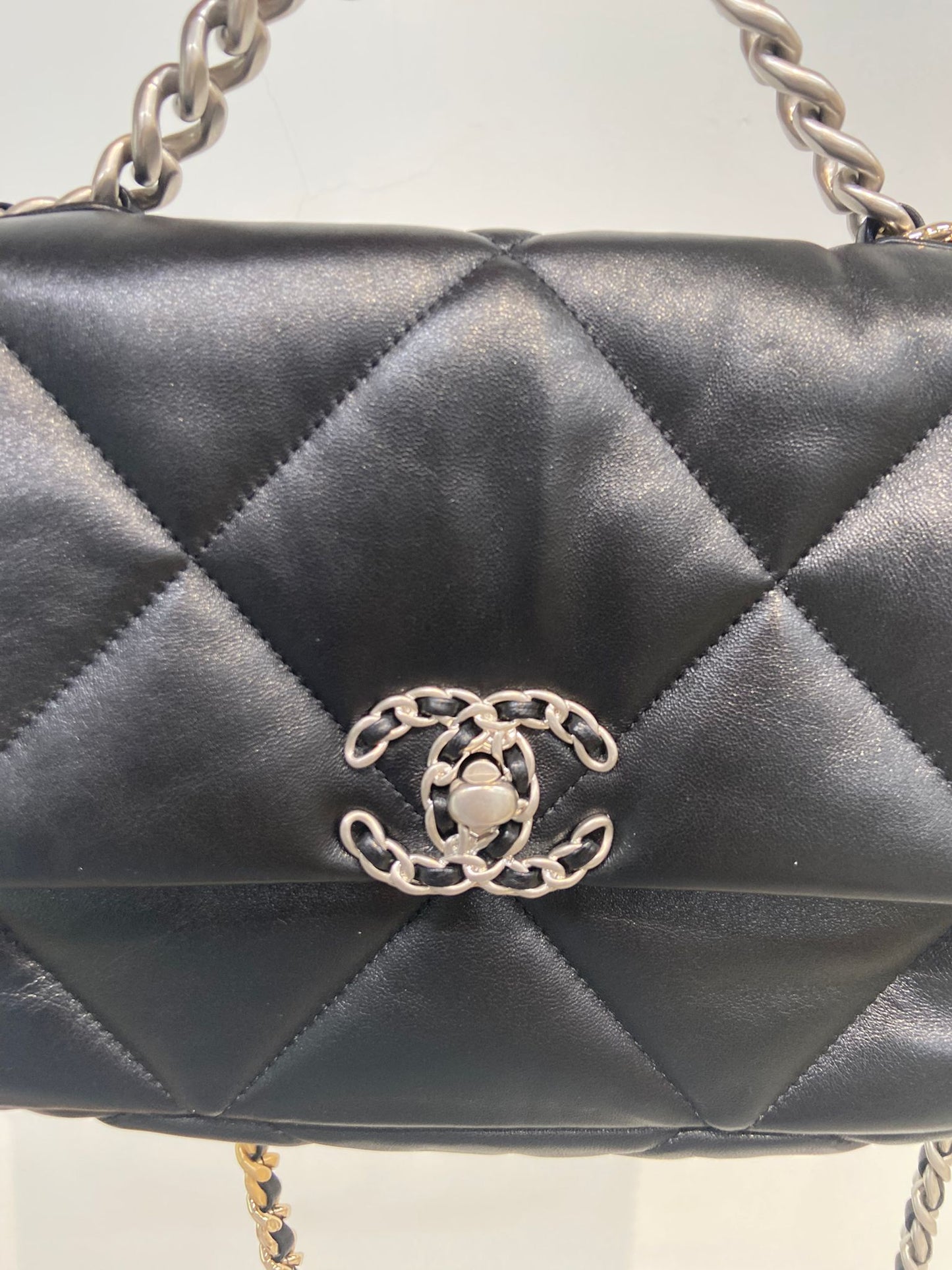 Chanel 19 small