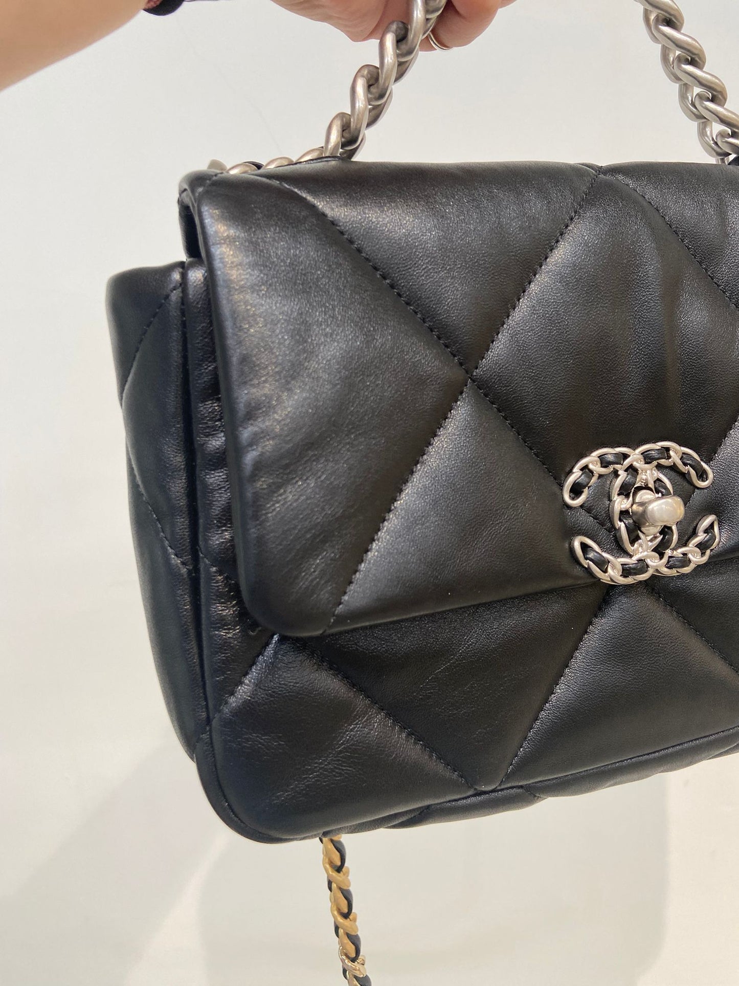 Chanel 19 small