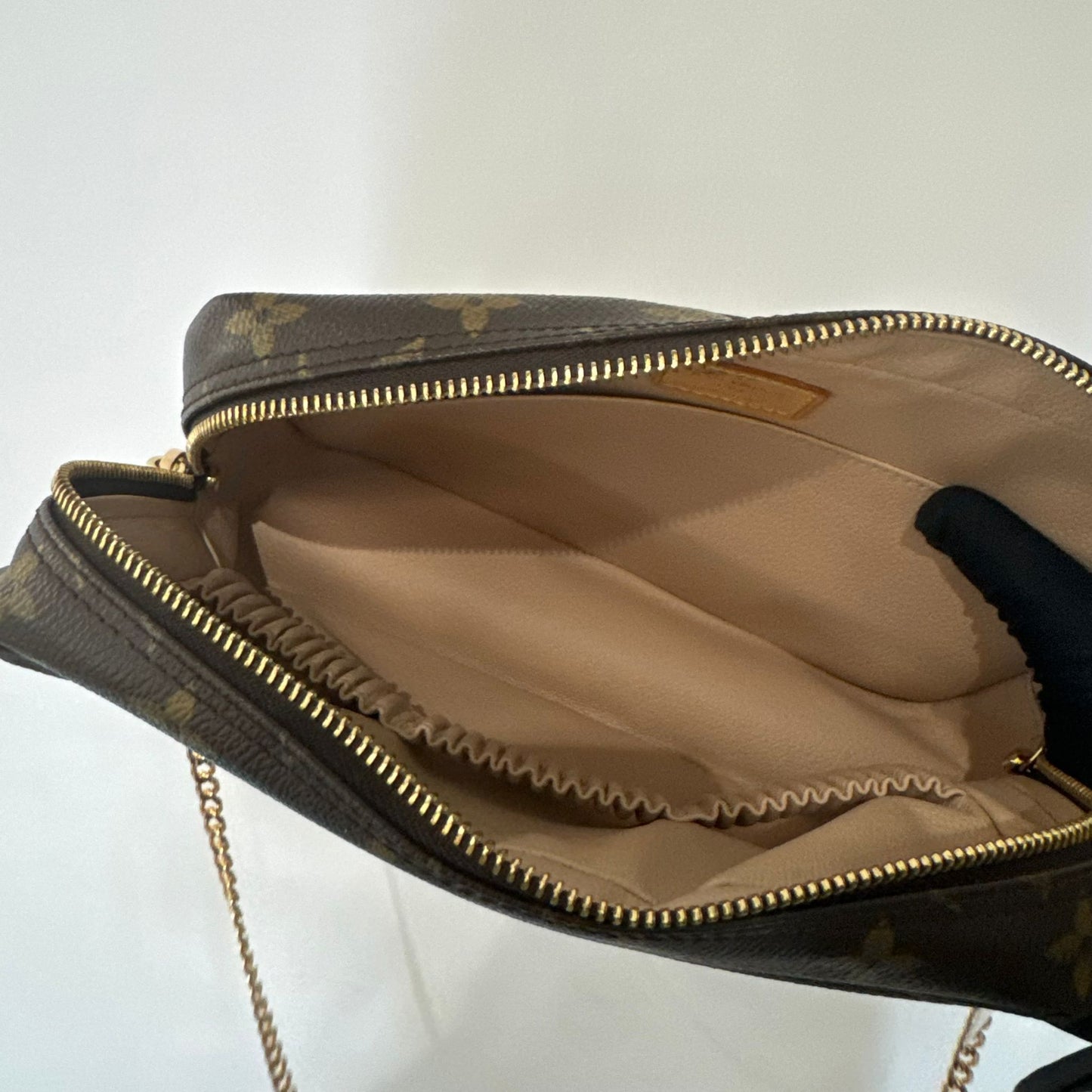 LV Pouch