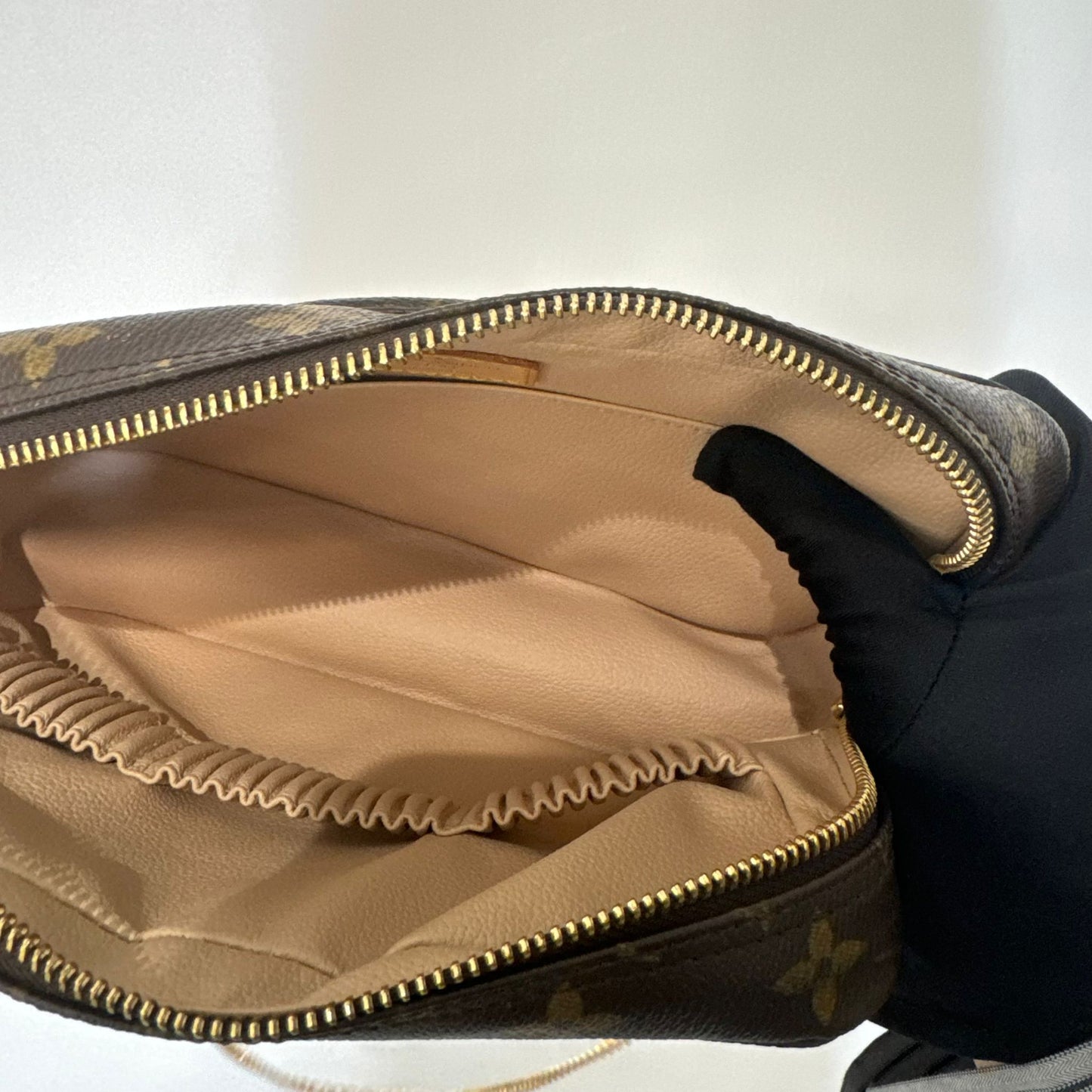 LV Pouch