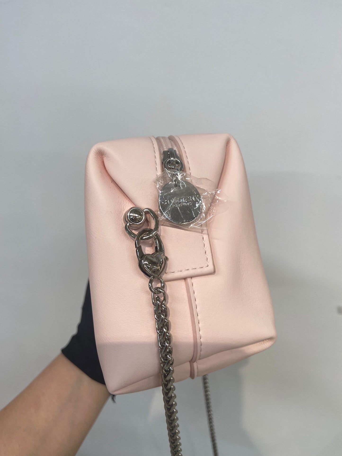 Givenchy beauty 粉色斜孭袋仔