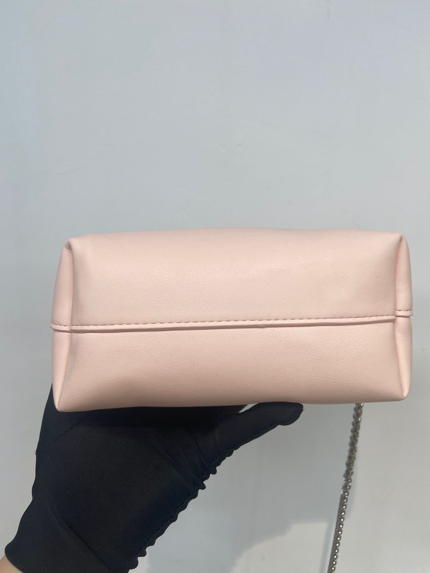 Givenchy beauty 粉色斜孭袋仔