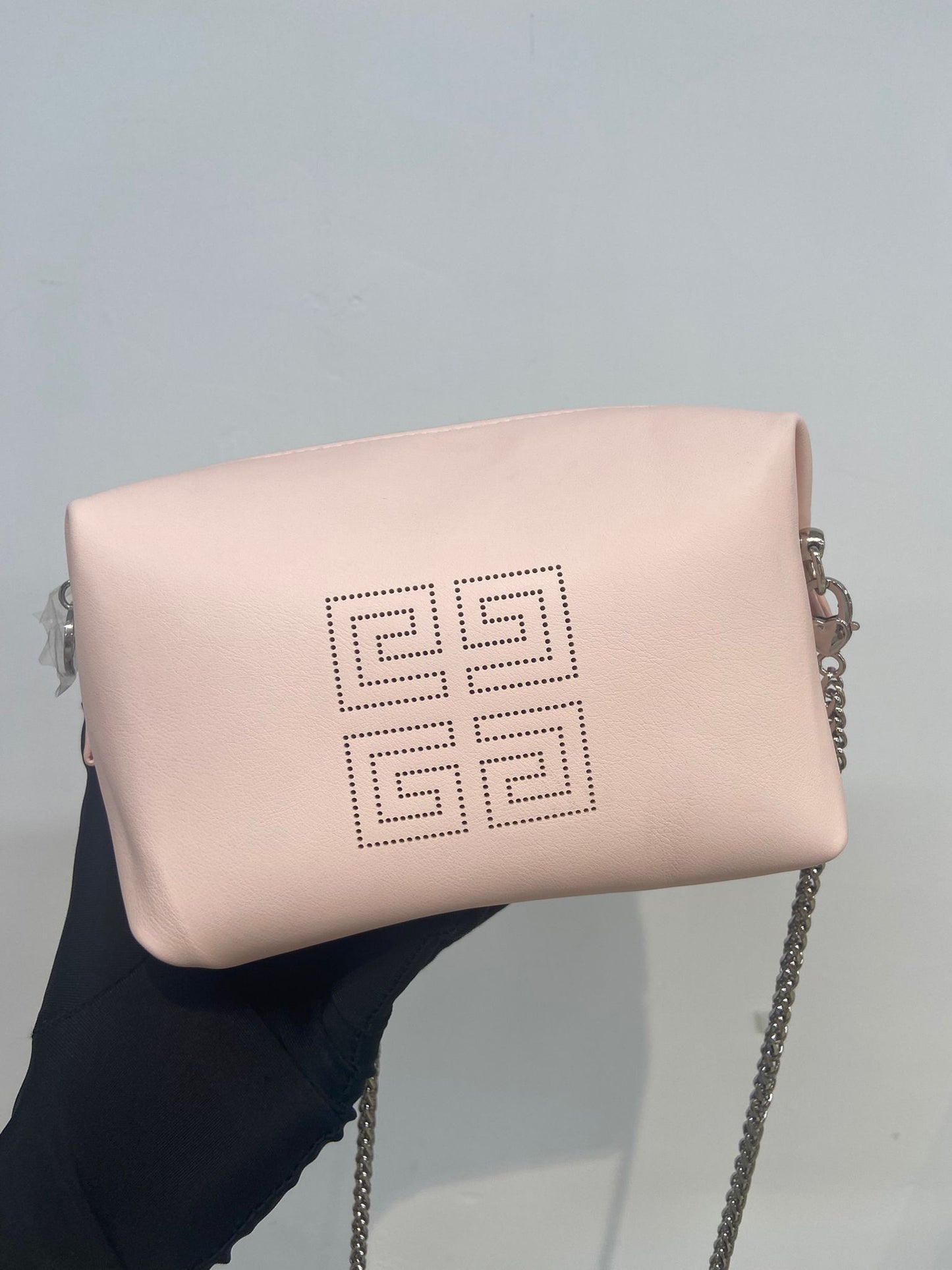 Givenchy beauty 粉色斜孭袋仔