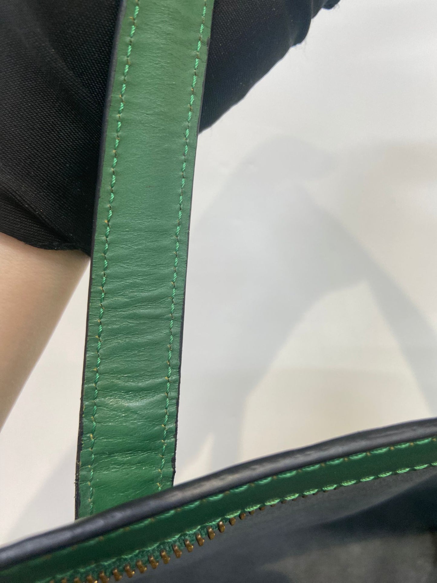 LV EPI 單肩水桶袋