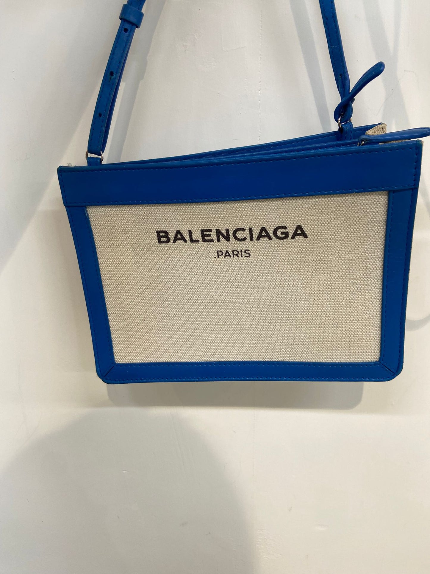 Balenciaga帆布配皮斜孭袋