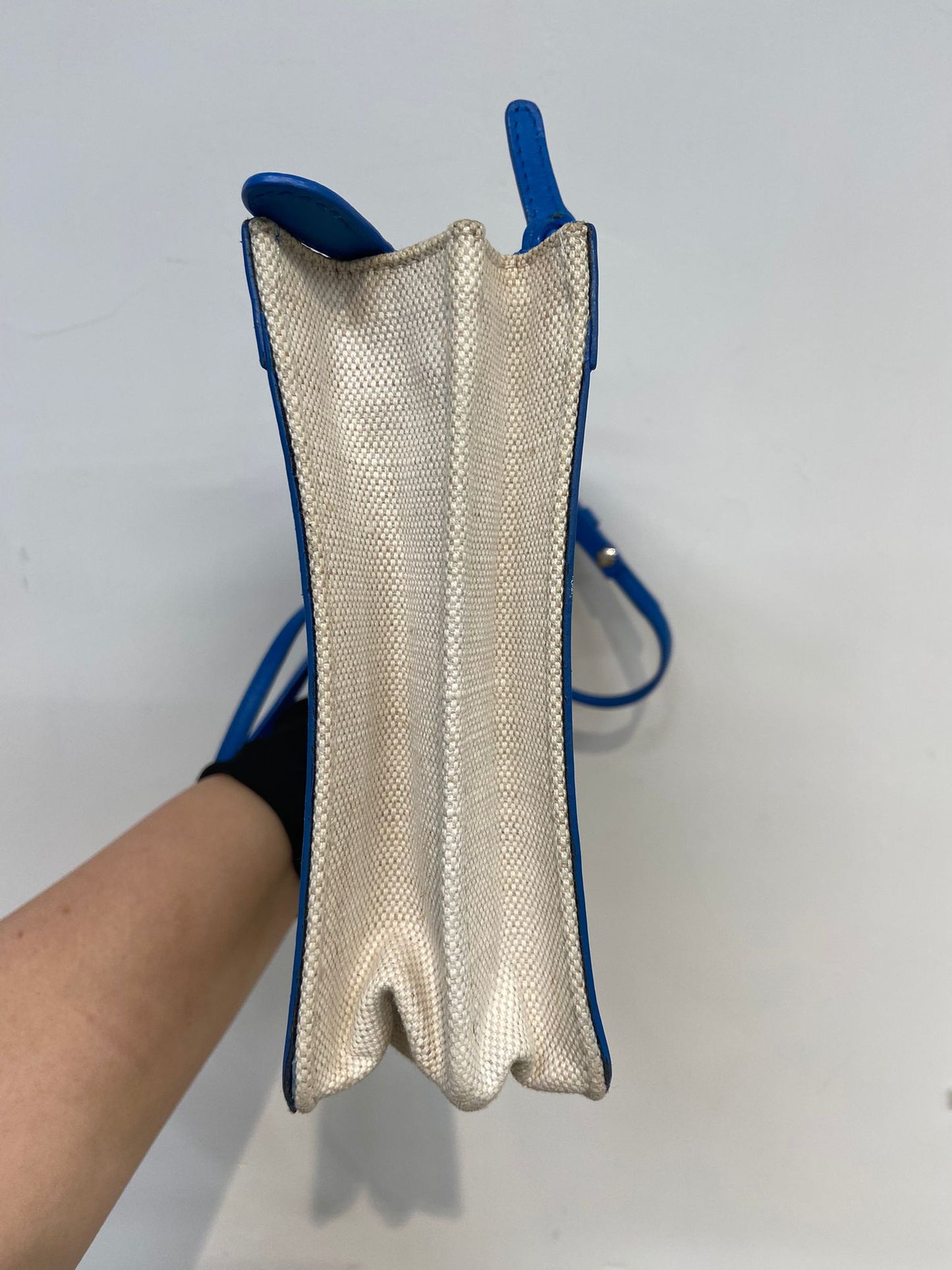 Balenciaga帆布配皮斜孭袋