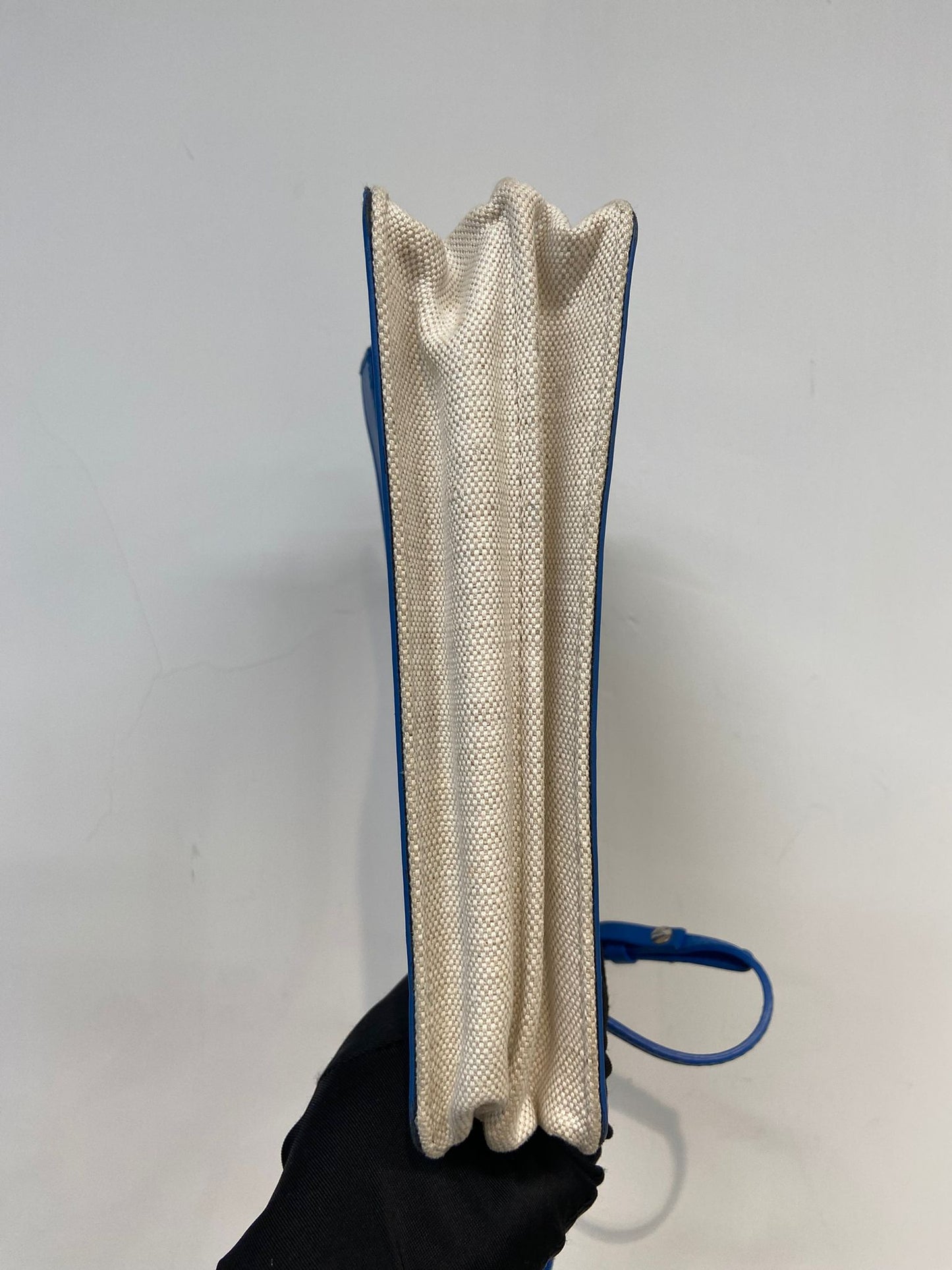 Balenciaga帆布配皮斜孭袋