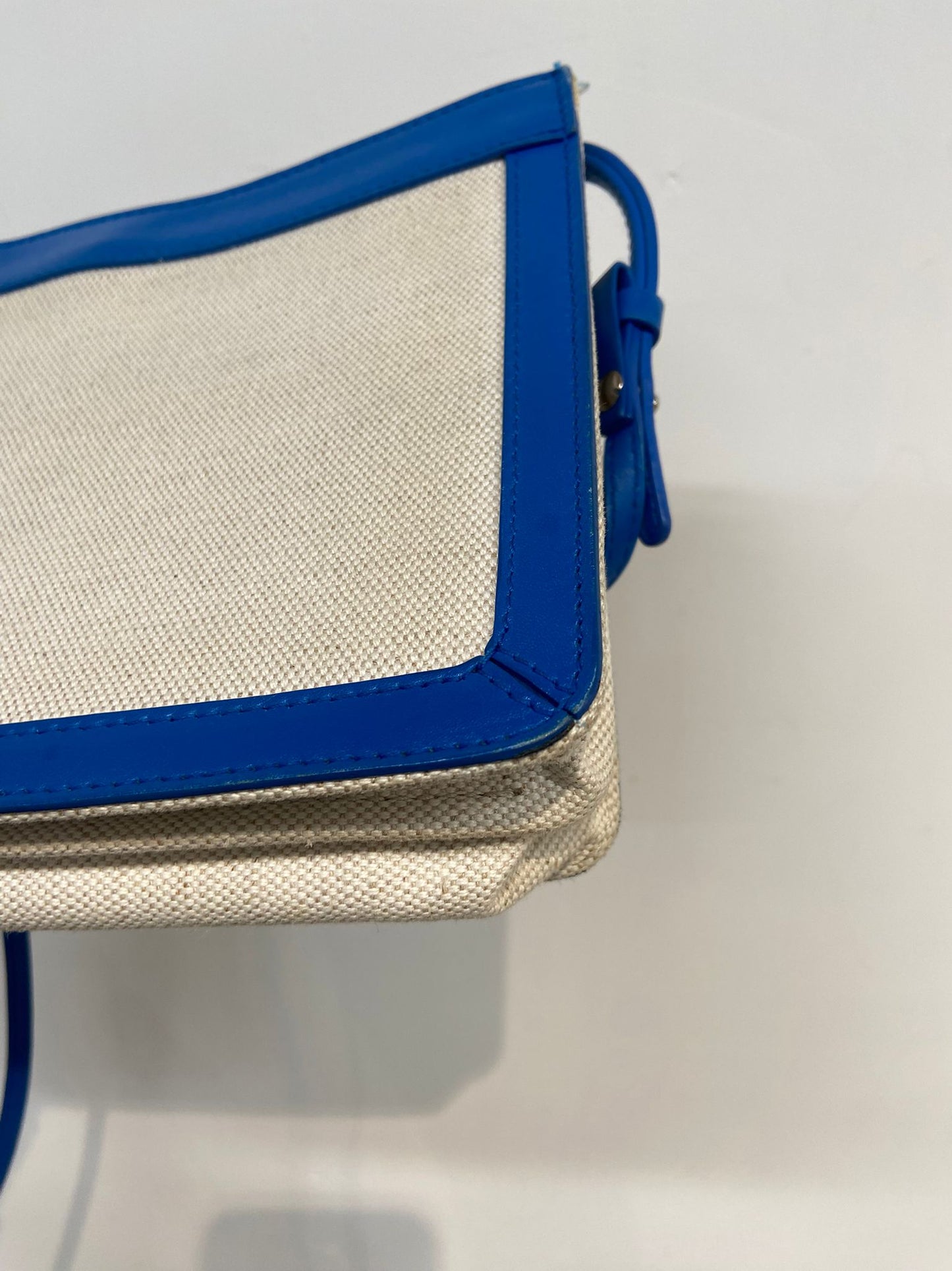 Balenciaga帆布配皮斜孭袋