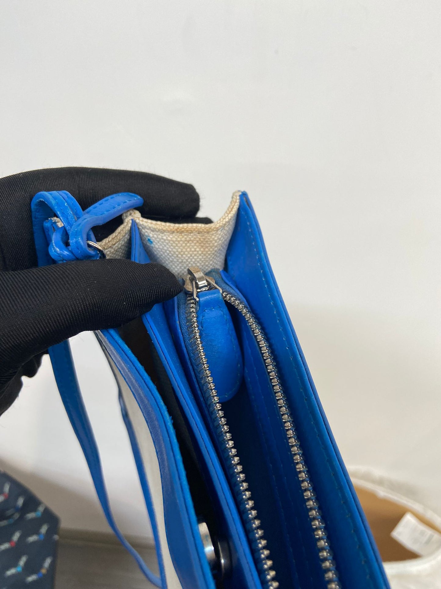 Balenciaga帆布配皮斜孭袋