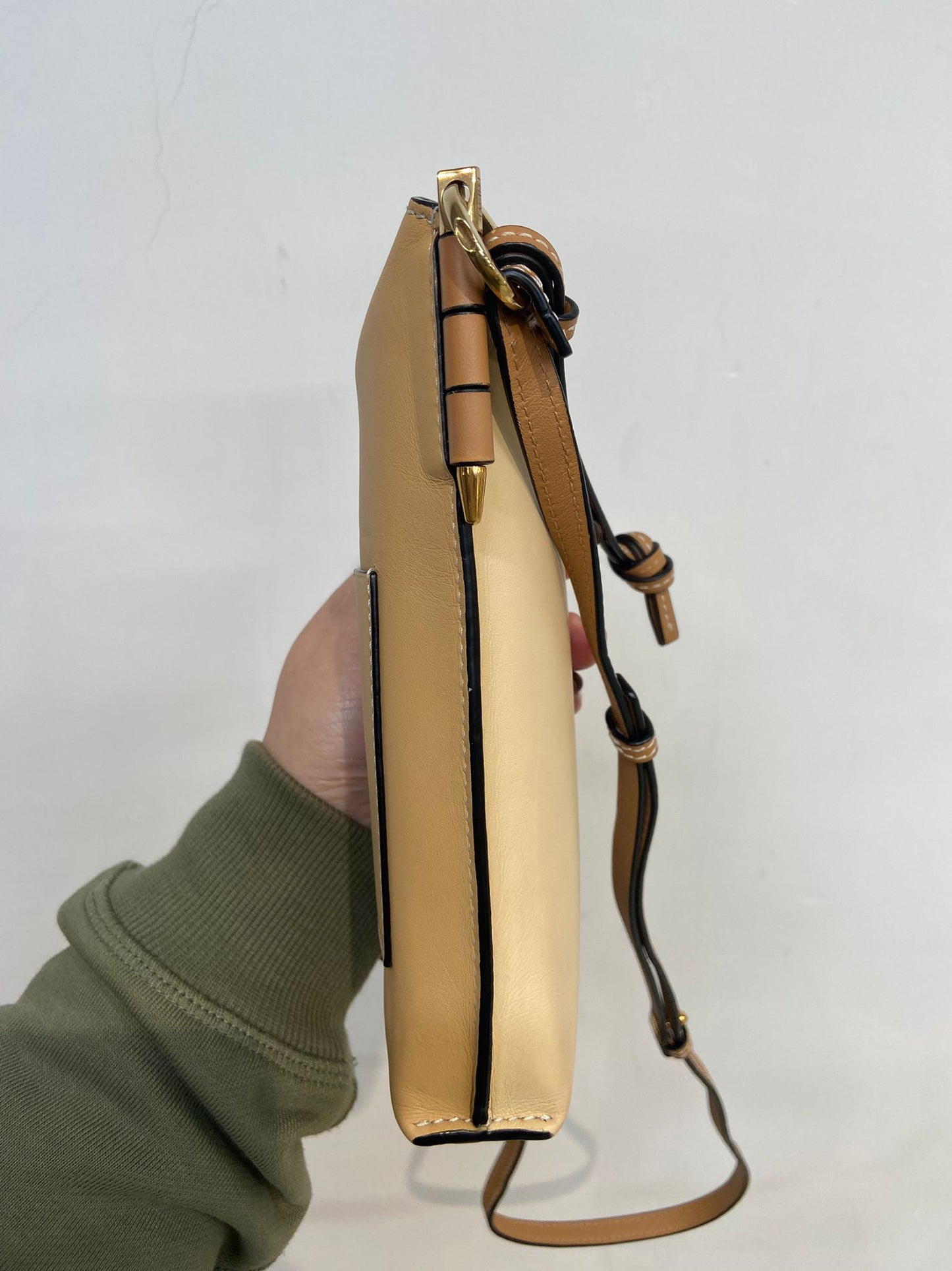 Loewe 直身電話袋