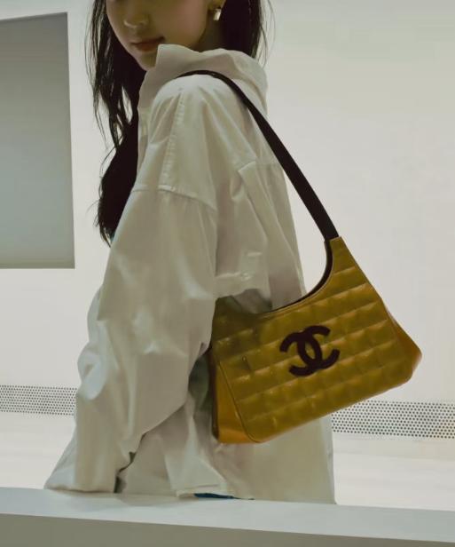Chanel 漆皮手挽 腋下包