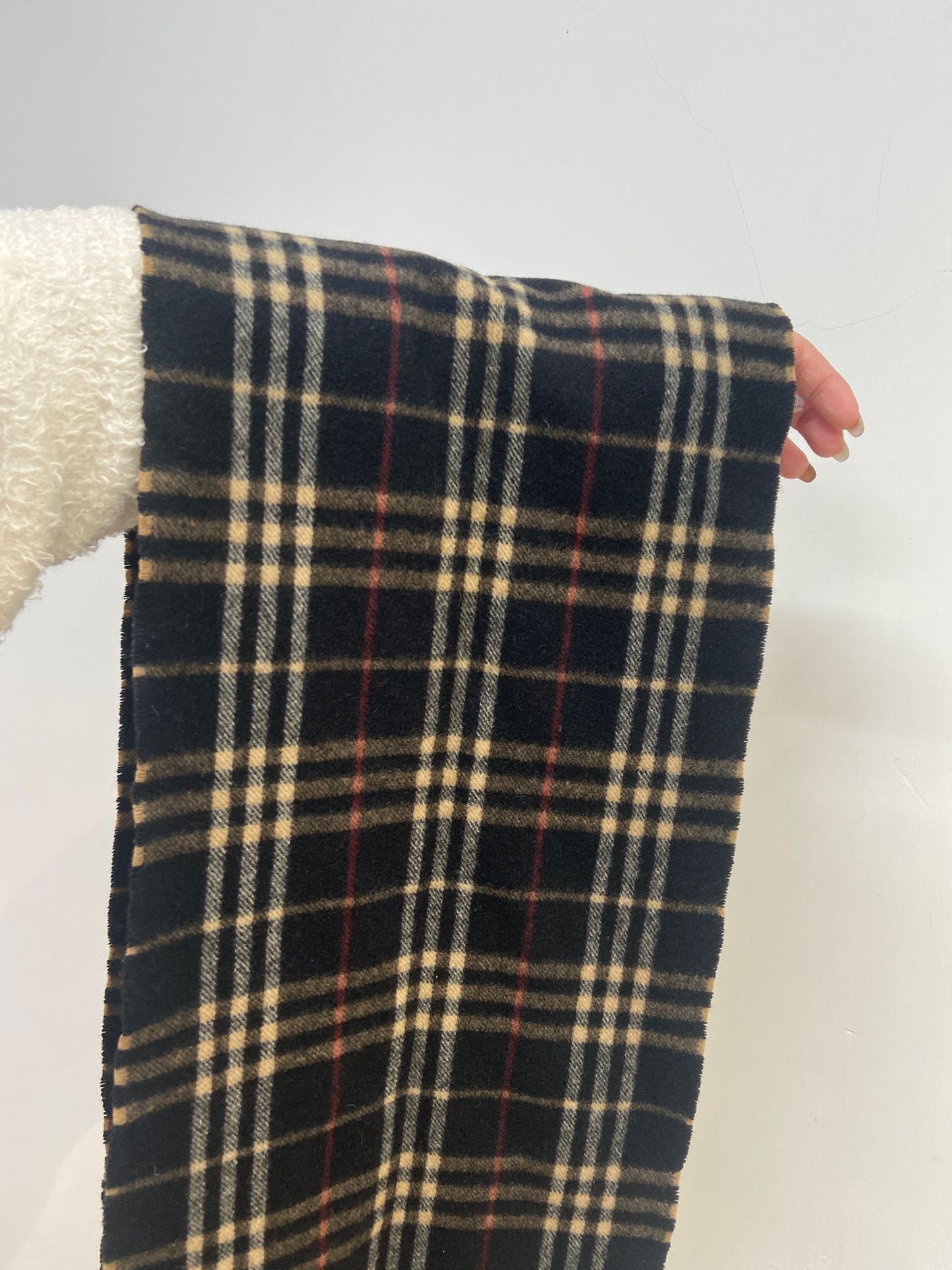 Burberry 黑色羊絨頸巾