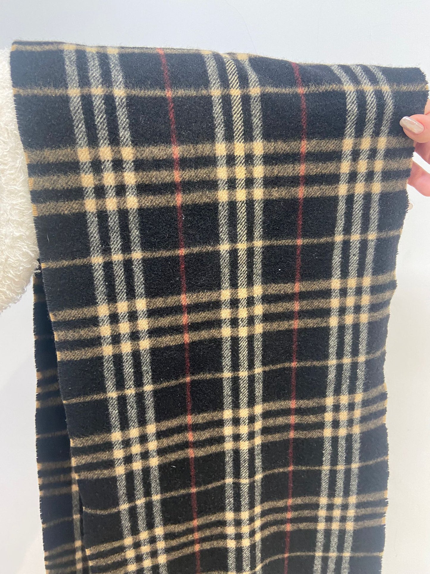 Burberry 黑色羊絨頸巾