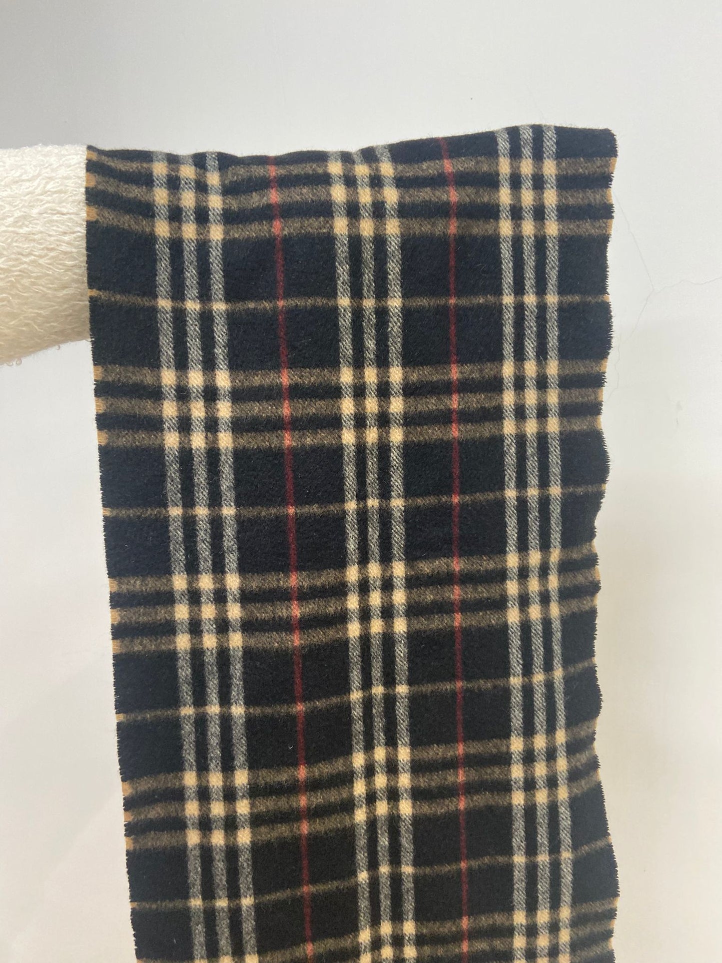 Burberry 黑色羊絨頸巾