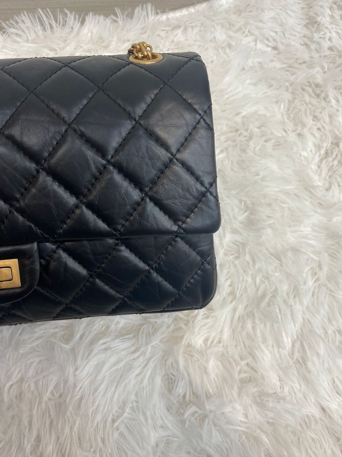 CHANEL 2.55 黑金牛皮