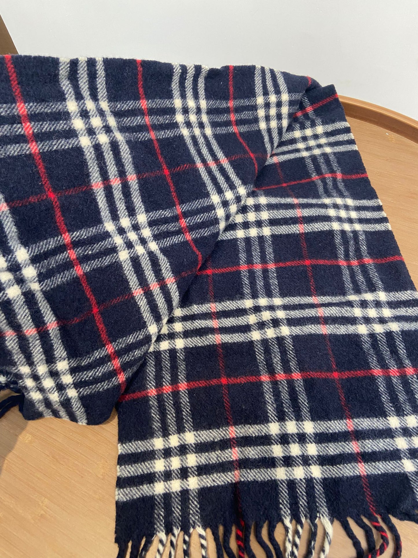 Burberry 深藍色羊絨頸巾