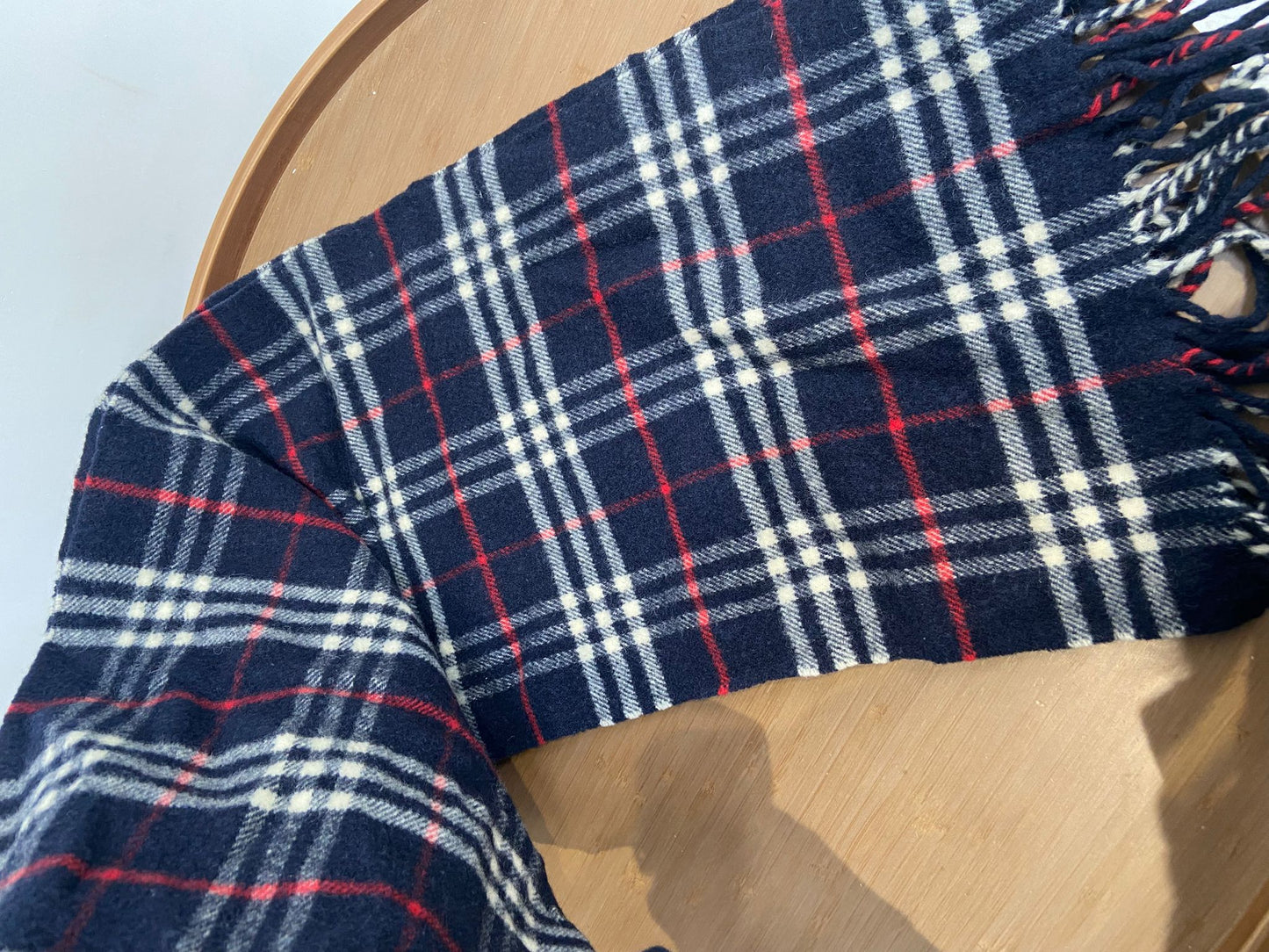 Burberry 深藍色羊絨頸巾