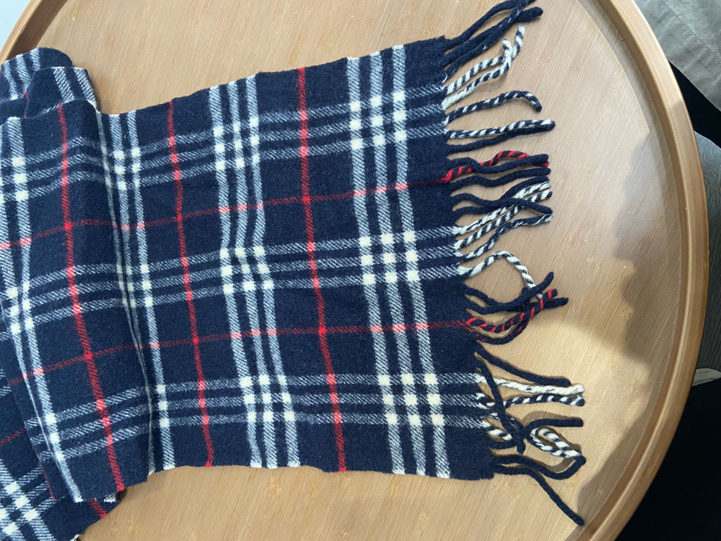 Burberry 深藍色羊絨頸巾
