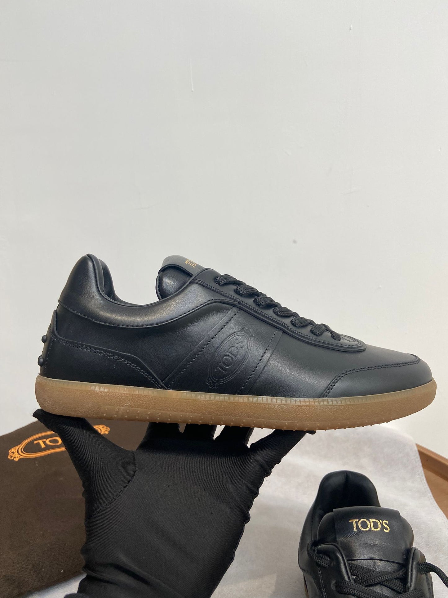 Tod’s黑色運動鞋 (未使用閑置品)