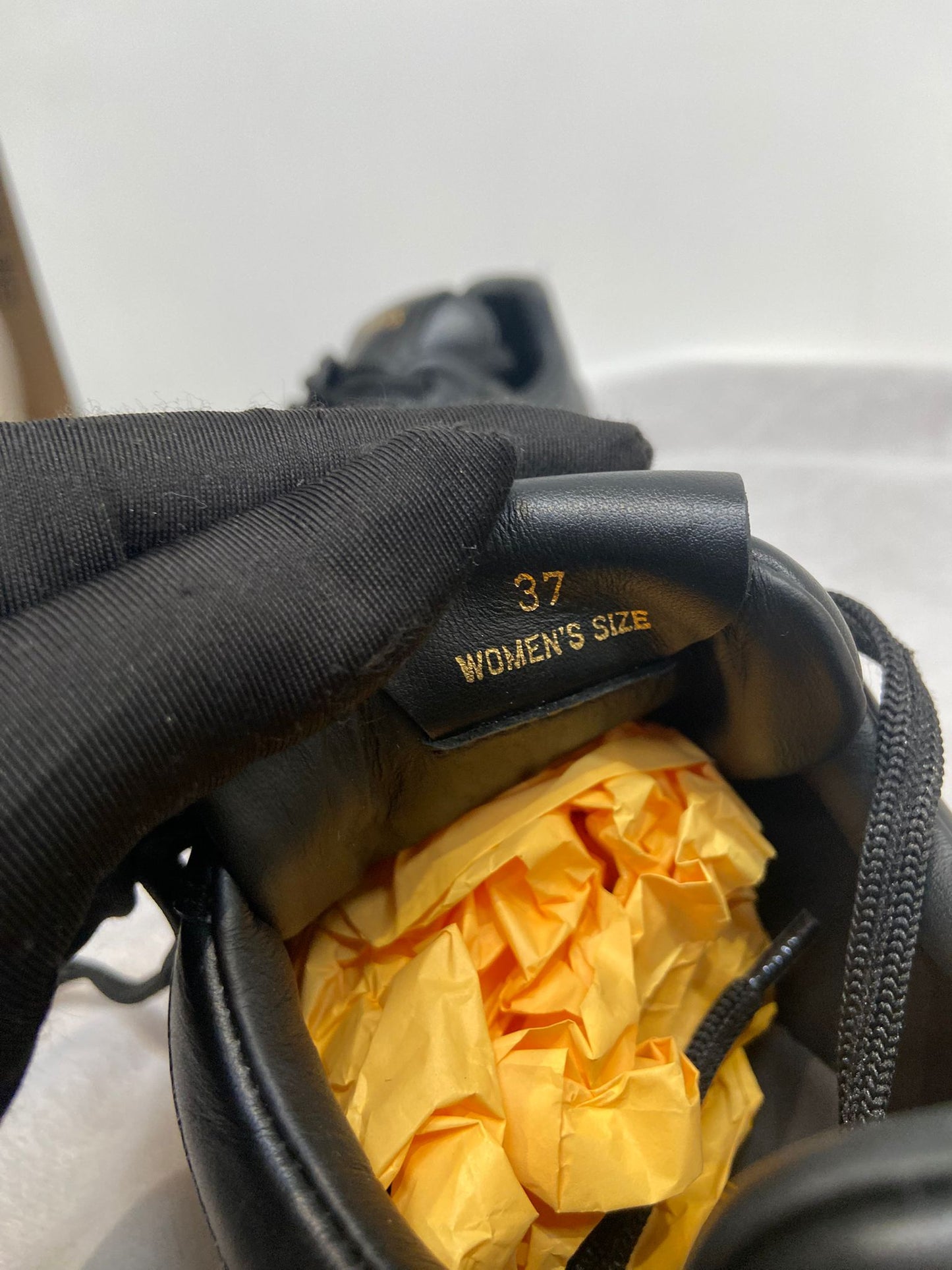 Tod’s黑色運動鞋 (未使用閑置品)