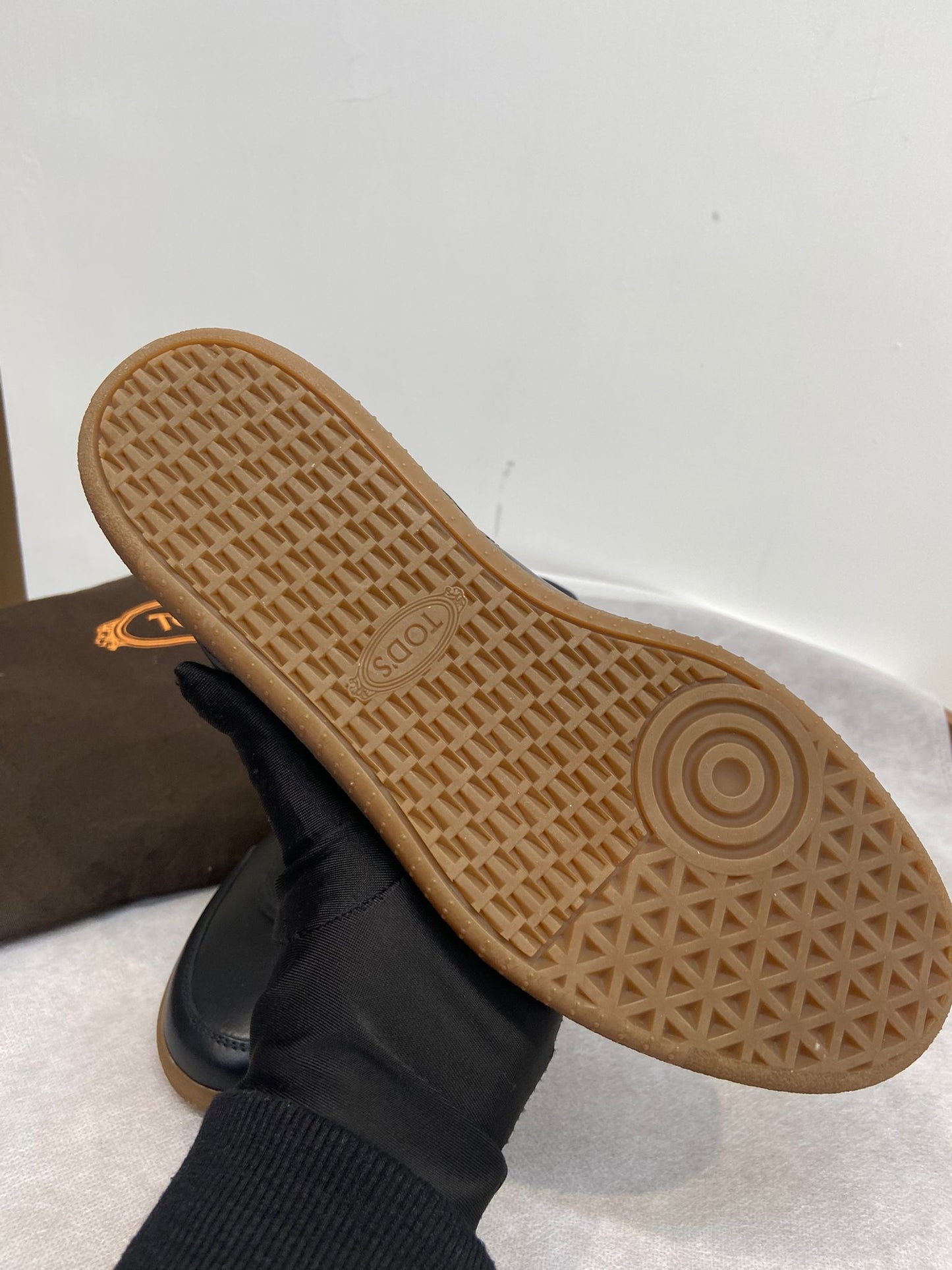 Tod’s黑色運動鞋 (未使用閑置品)