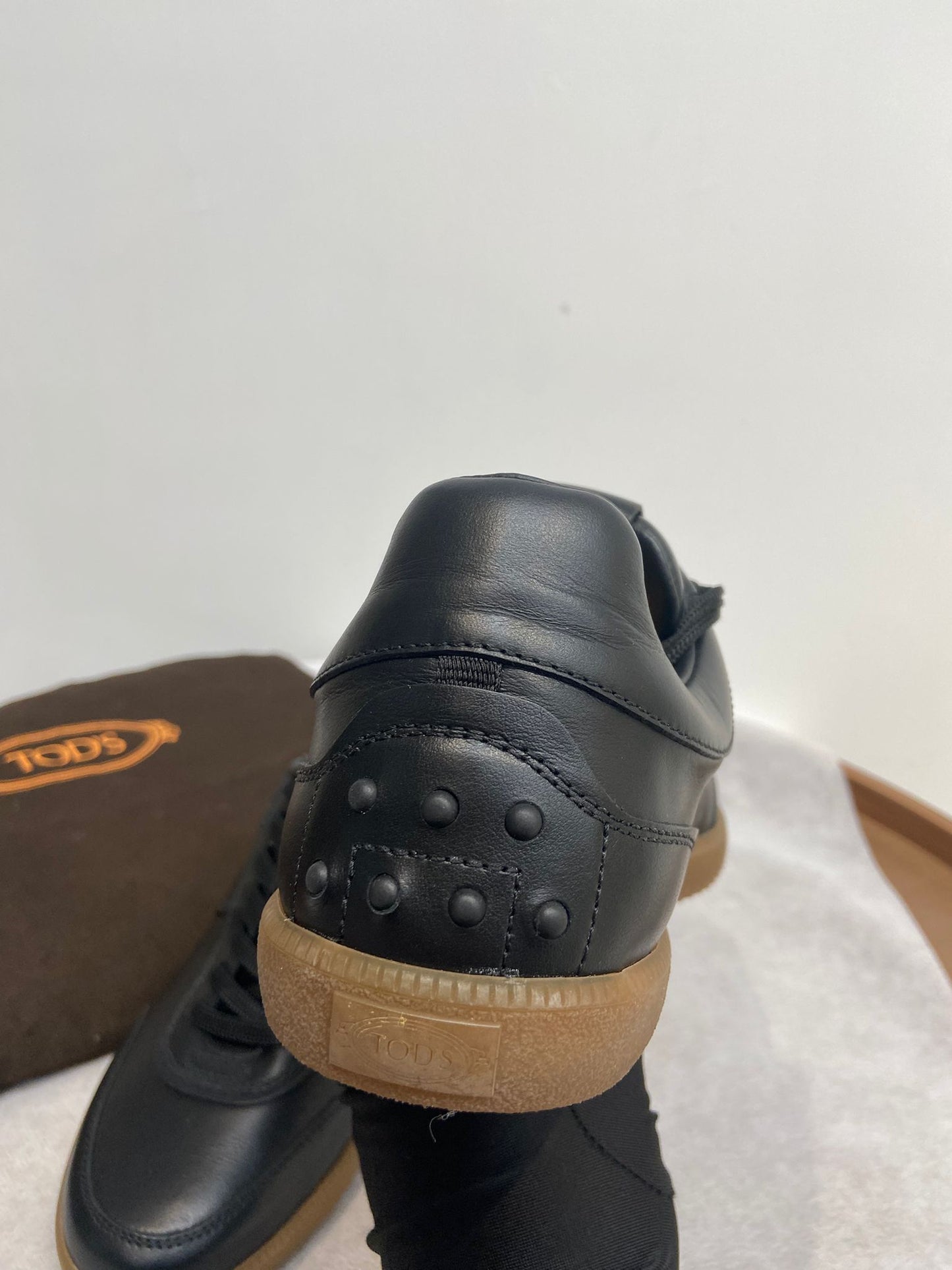 Tod’s黑色運動鞋 (未使用閑置品)